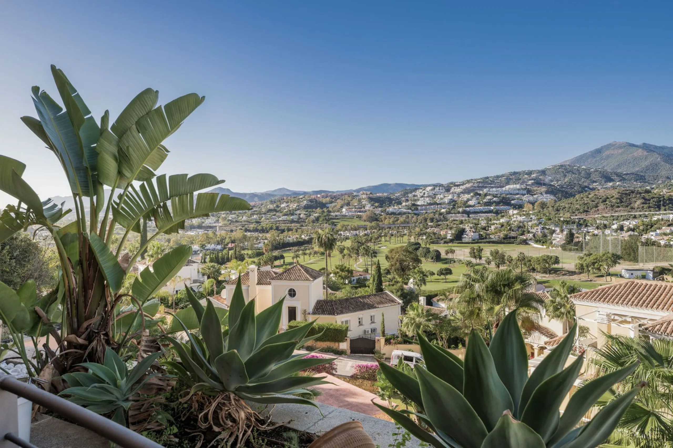 Апартамент средний этаж, Nueva Andalucía, Costa del Sol