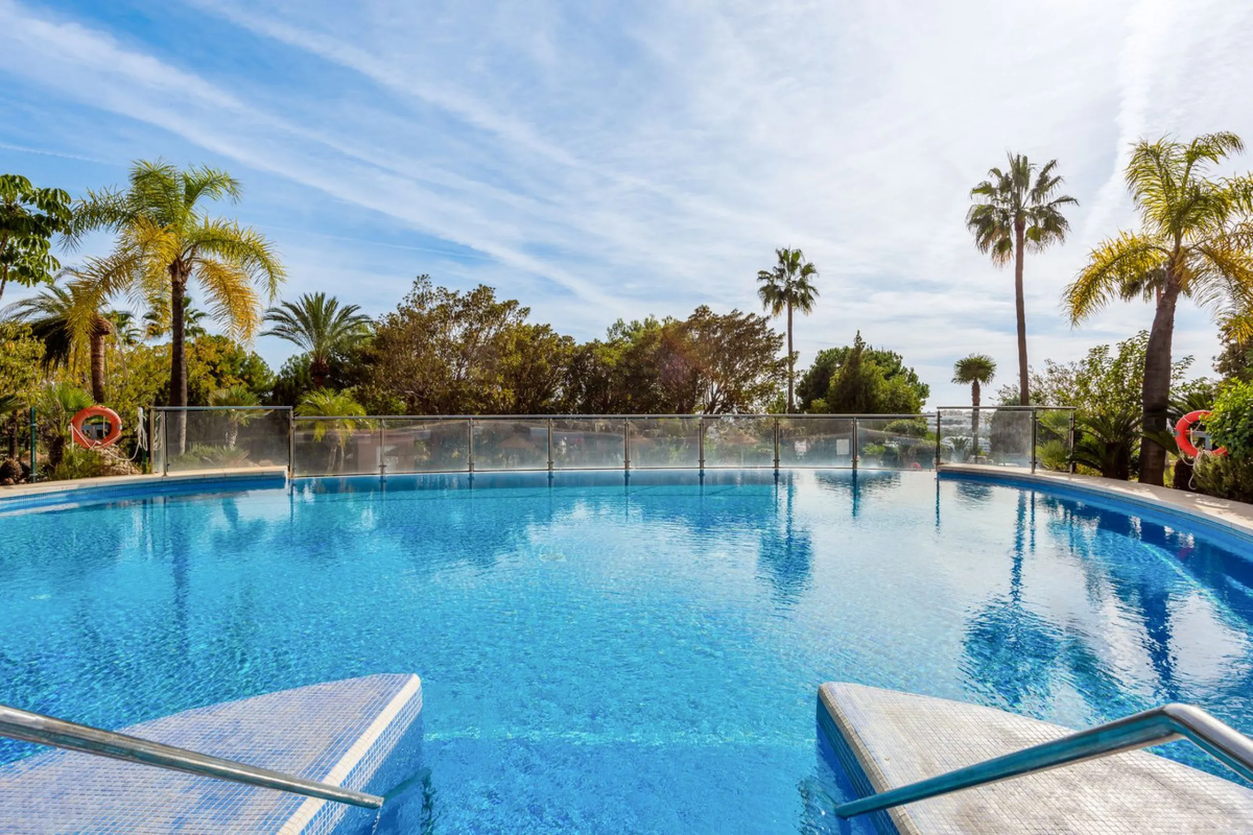 Апартамент средний этаж, Nueva Andalucía, Costa del Sol
