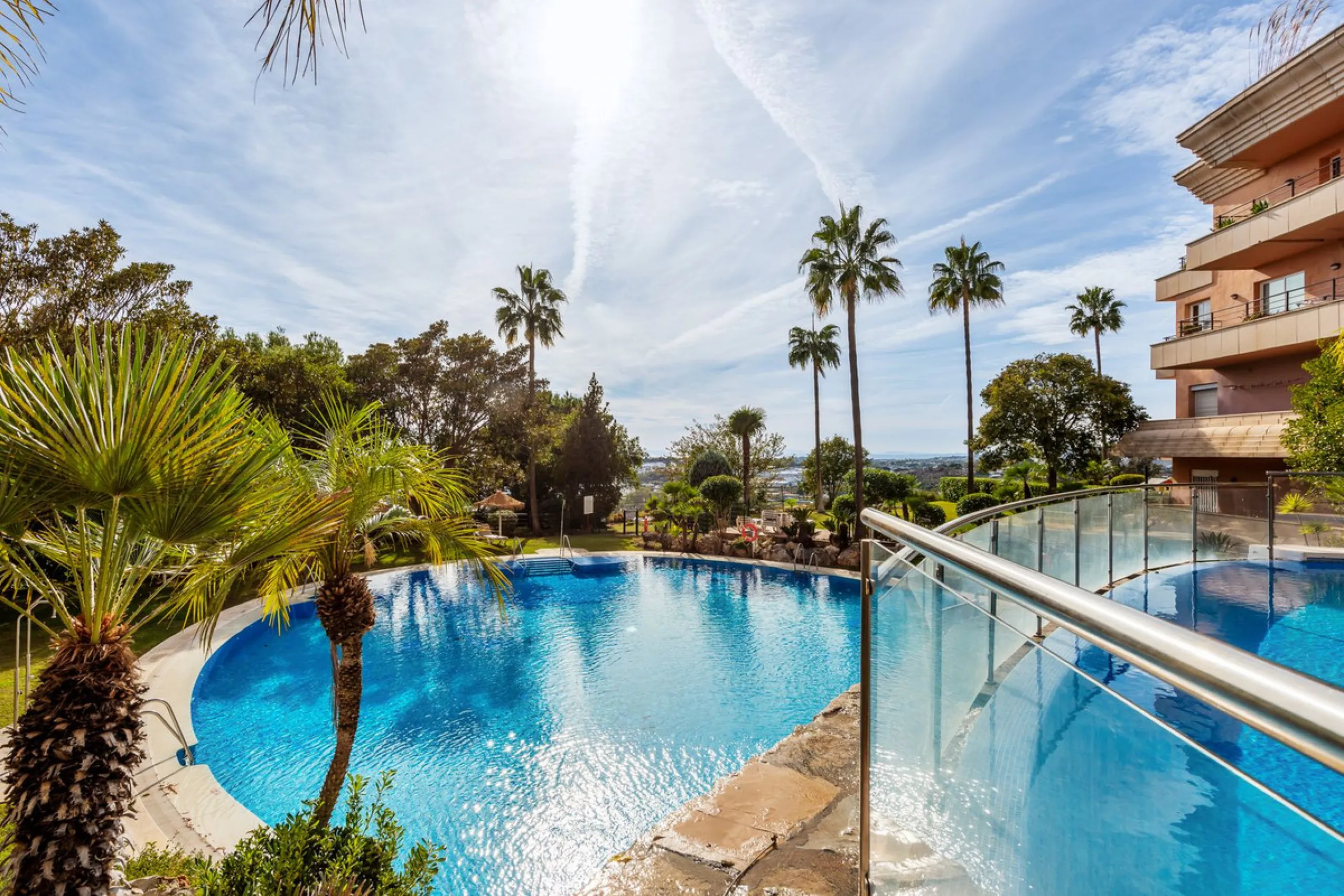 Апартамент средний этаж, Nueva Andalucía, Costa del Sol