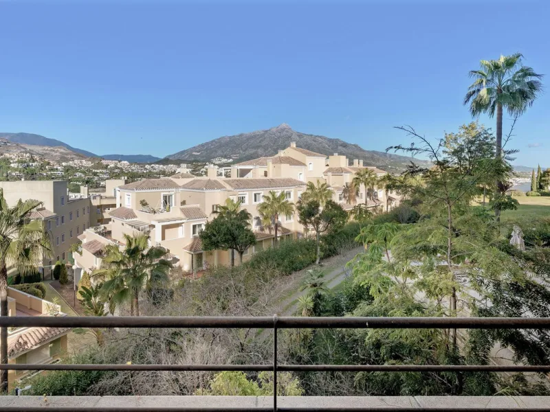 Апартамент средний этаж, Nueva Andalucía, Costa del Sol