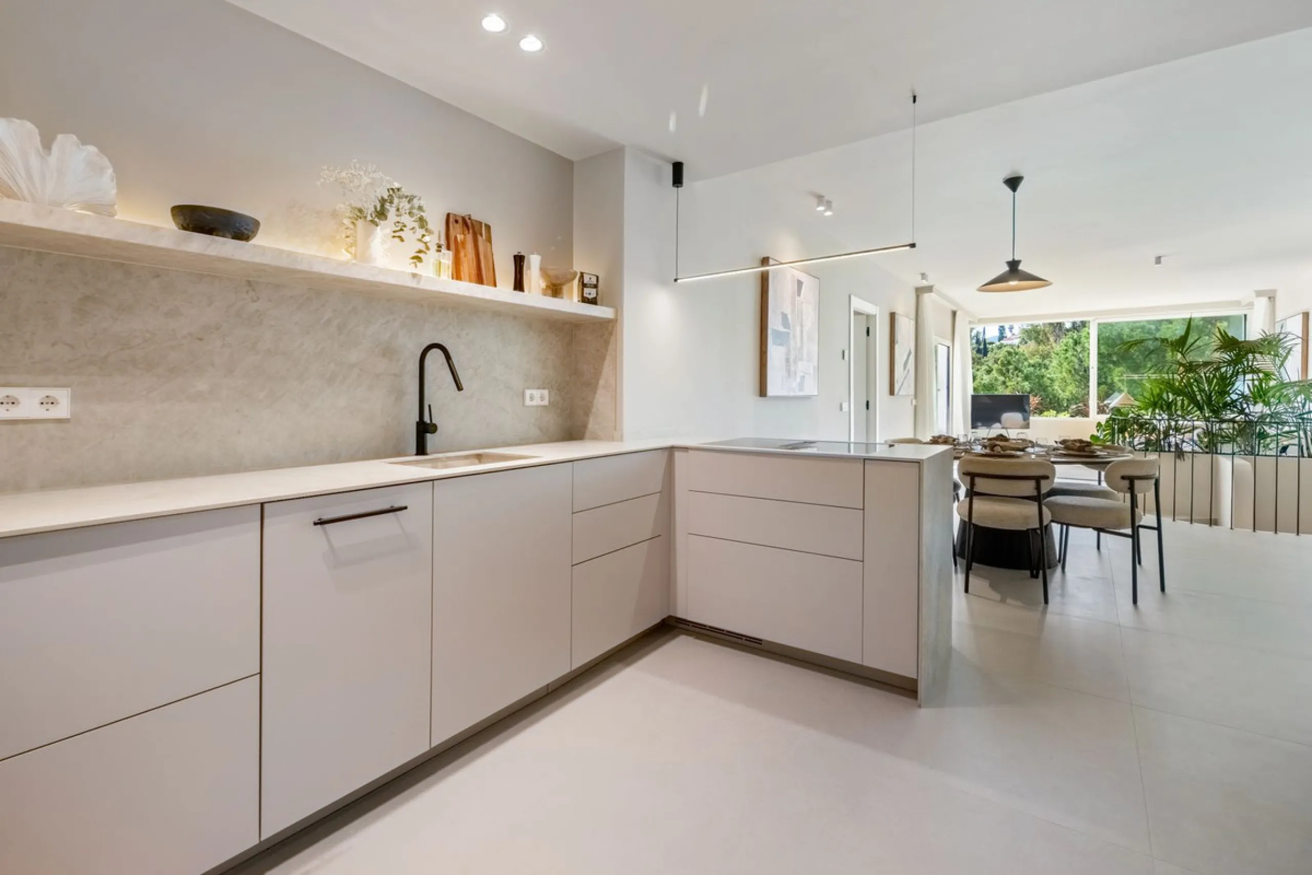 Apartment - Duplex в продаже в Benahavís, Málaga. В доме 3 спален и 4 ванных комнат. Площадь дома 167 м²