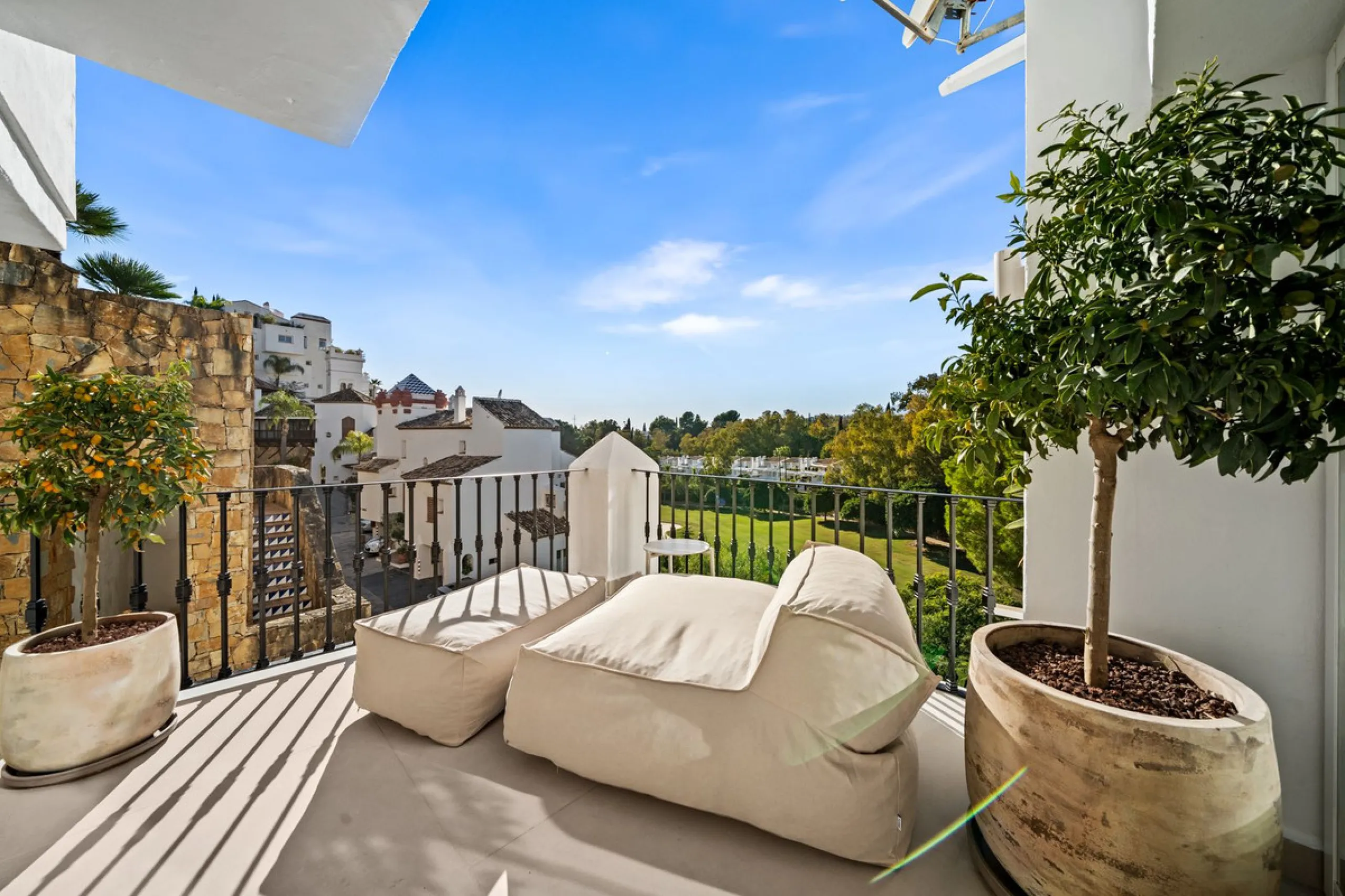 Apartment - Duplex в продаже в Benahavís, Málaga. В доме 3 спален и 4 ванных комнат. Площадь дома 167 м²
