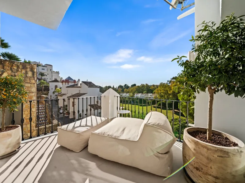 Apartment - Duplex в продаже в Benahavís, Málaga. В доме 3 спален и 4 ванных комнат. Площадь дома 167 м²