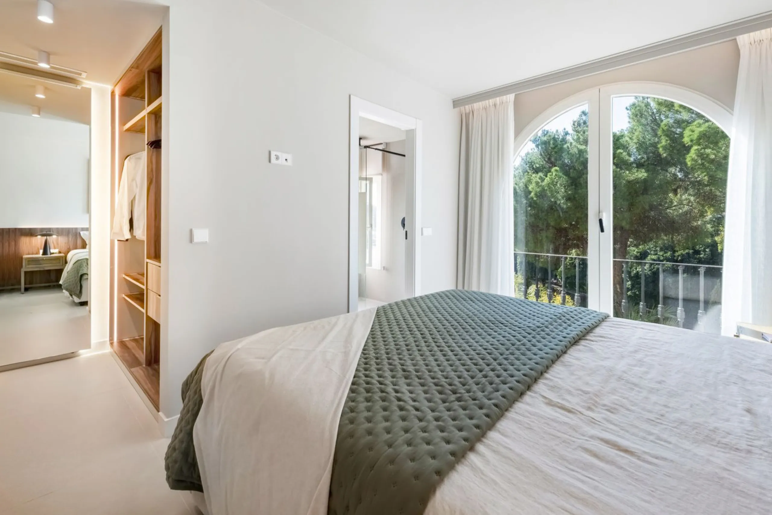 Apartment - Duplex в продаже в Benahavís, Málaga. В доме 3 спален и 4 ванных комнат. Площадь дома 167 м²