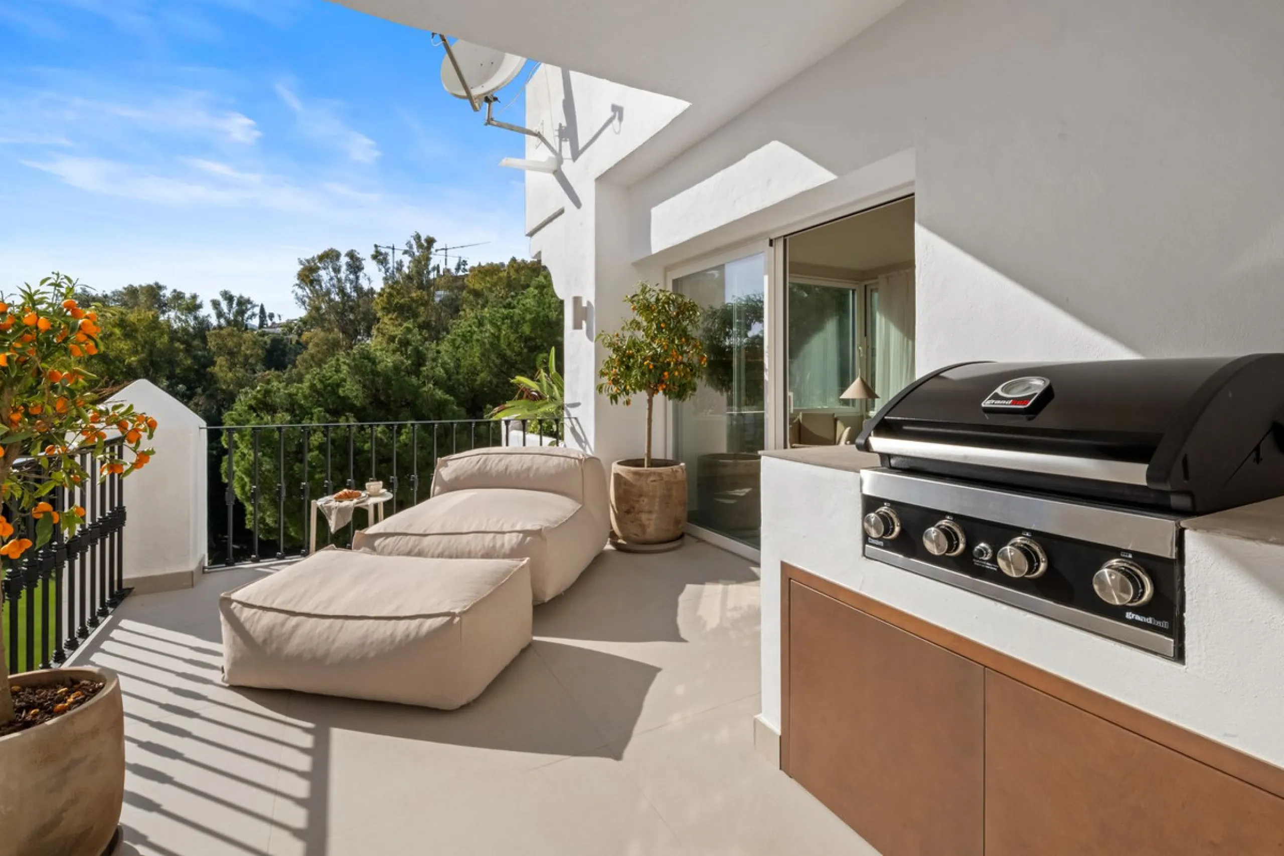 Apartment - Duplex в продаже в Benahavís, Málaga. В доме 3 спален и 4 ванных комнат. Площадь дома 167 м²