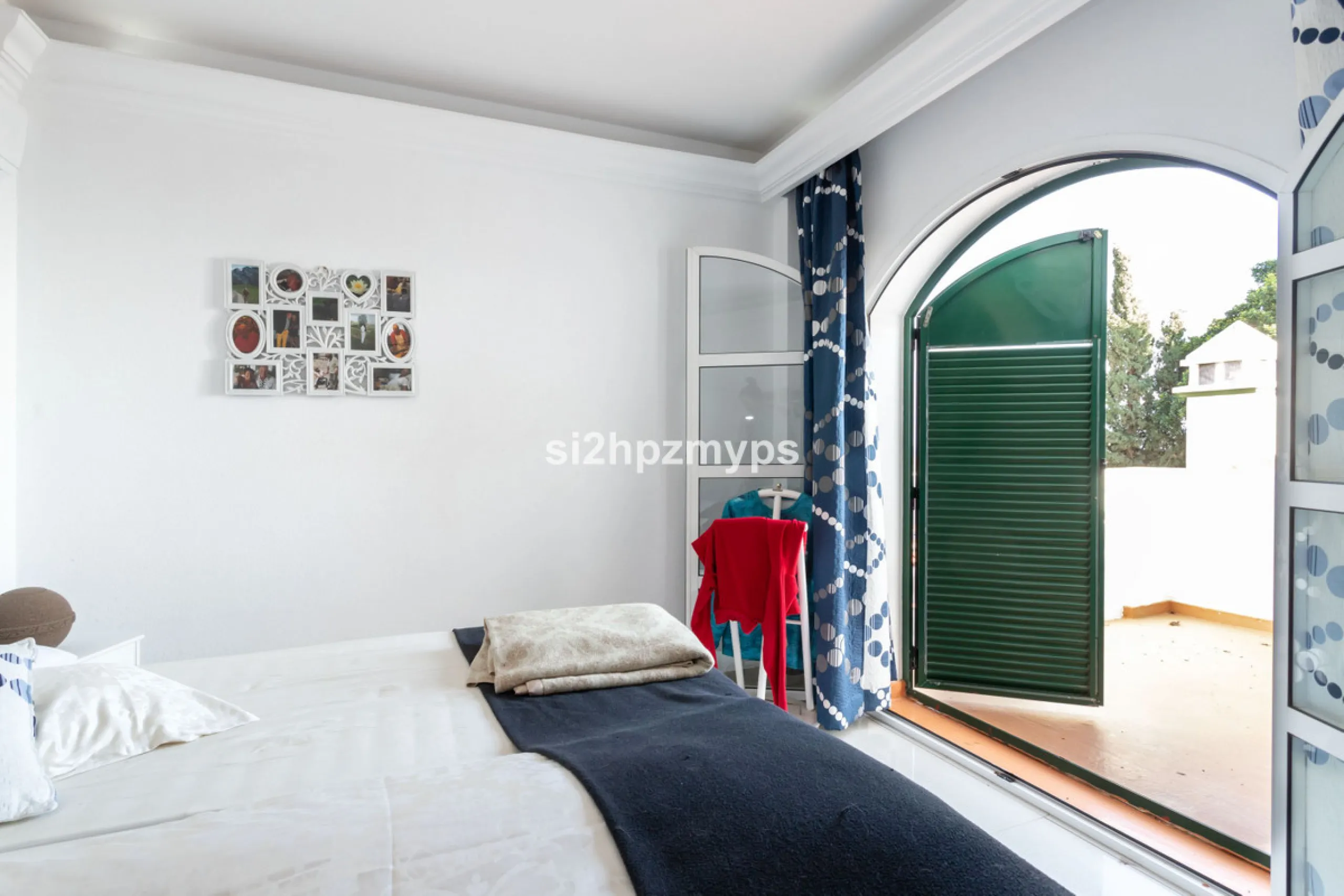 Große Villa in Torrox mit Tennisplatz und guten Geschäftsmöglichkeiten
