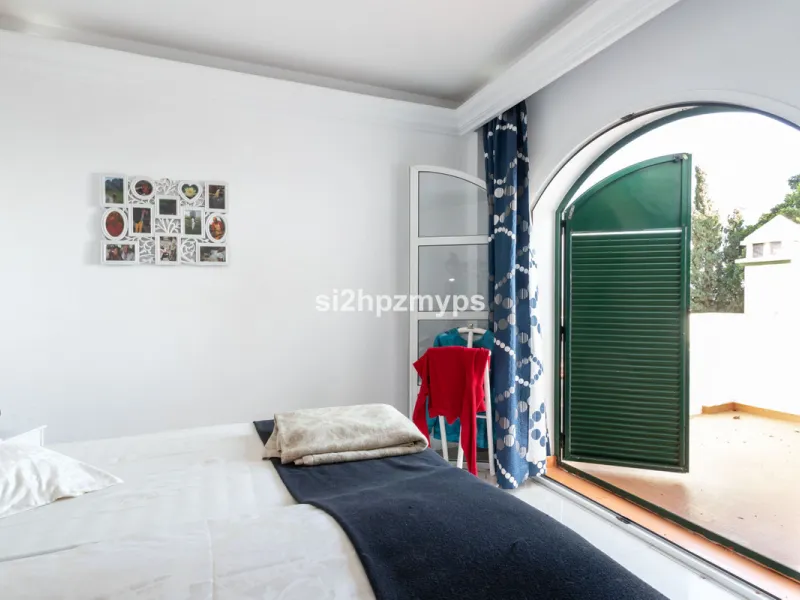 Große Villa in Torrox mit Tennisplatz und guten Geschäftsmöglichkeiten