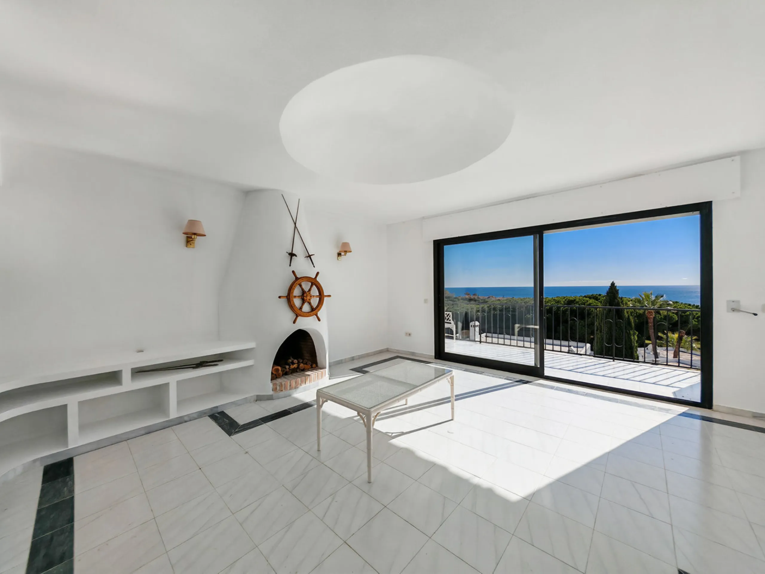 House - Townhouse в продаже в Marbella, Málaga. В доме 2 спален и 3 ванных комнат. Площадь дома 123 м². Площадь участка 175 м²