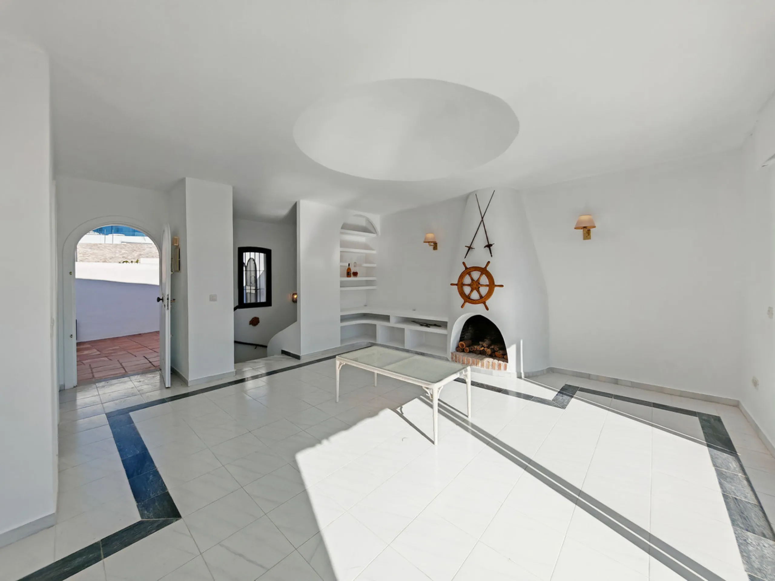 House - Townhouse в продаже в Marbella, Málaga. В доме 2 спален и 3 ванных комнат. Площадь дома 123 м². Площадь участка 175 м²