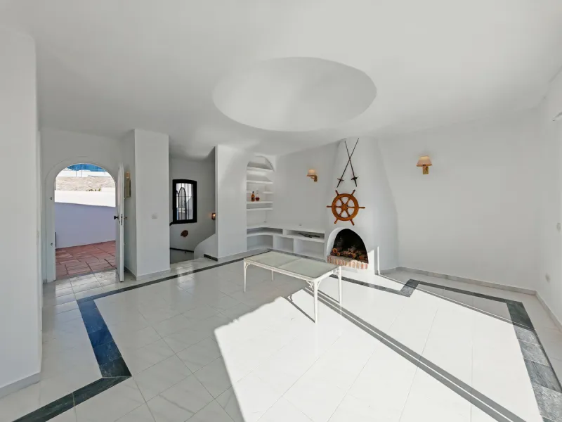House - Townhouse в продаже в Marbella, Málaga. В доме 2 спален и 3 ванных комнат. Площадь дома 123 м². Площадь участка 175 м²