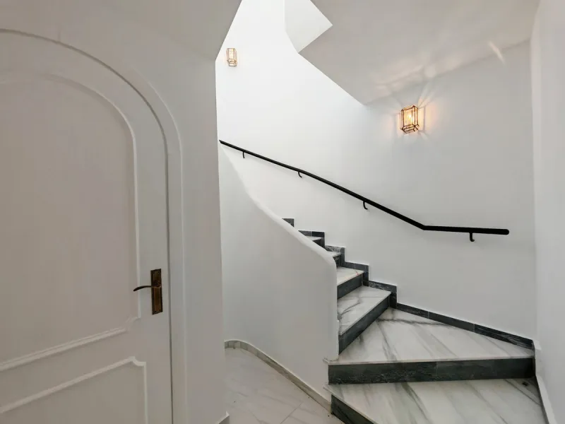 House - Townhouse в продаже в Marbella, Málaga. В доме 2 спален и 3 ванных комнат. Площадь дома 123 м². Площадь участка 175 м²