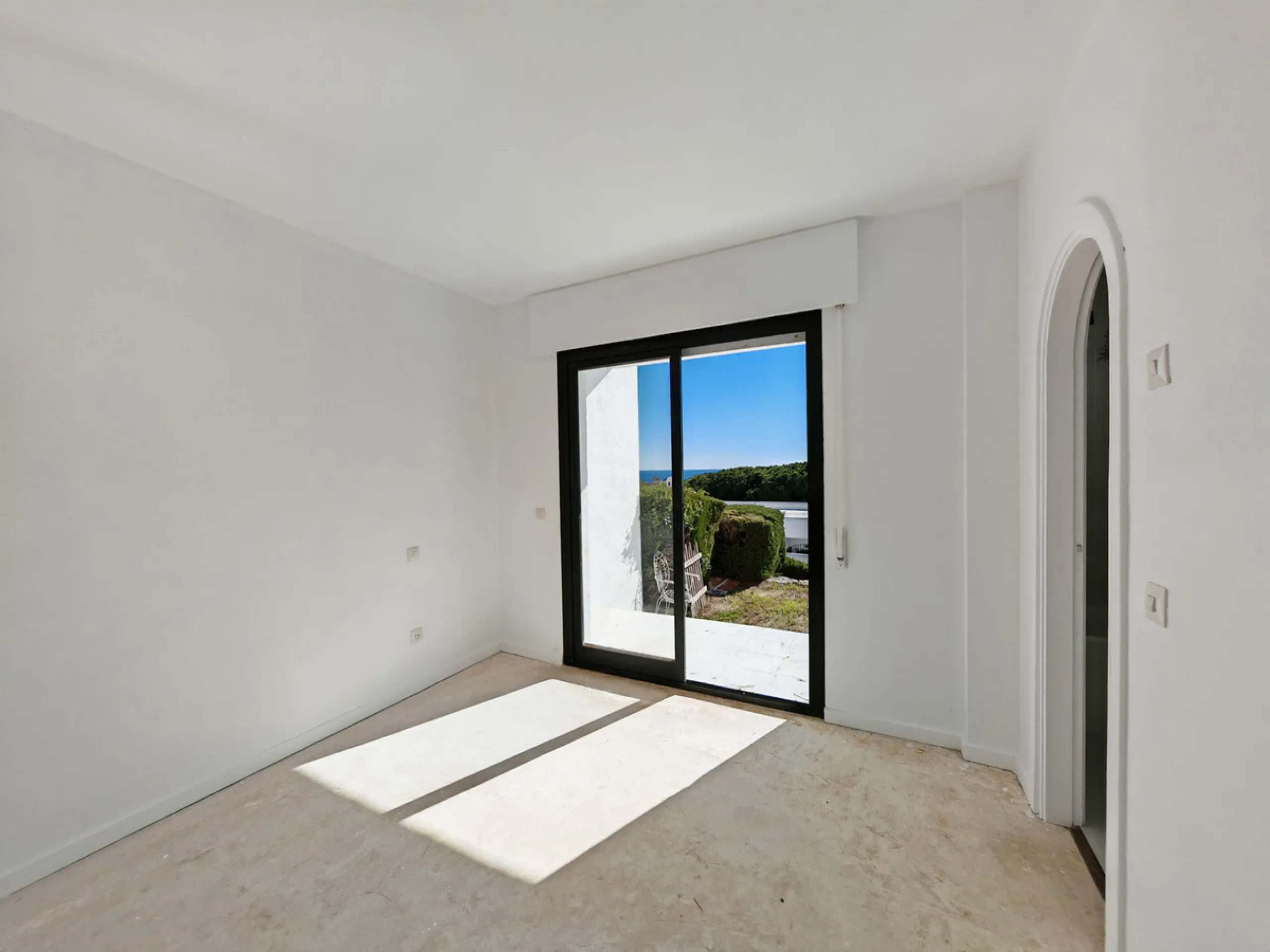 House - Townhouse в продаже в Marbella, Málaga. В доме 2 спален и 3 ванных комнат. Площадь дома 123 м². Площадь участка 175 м²