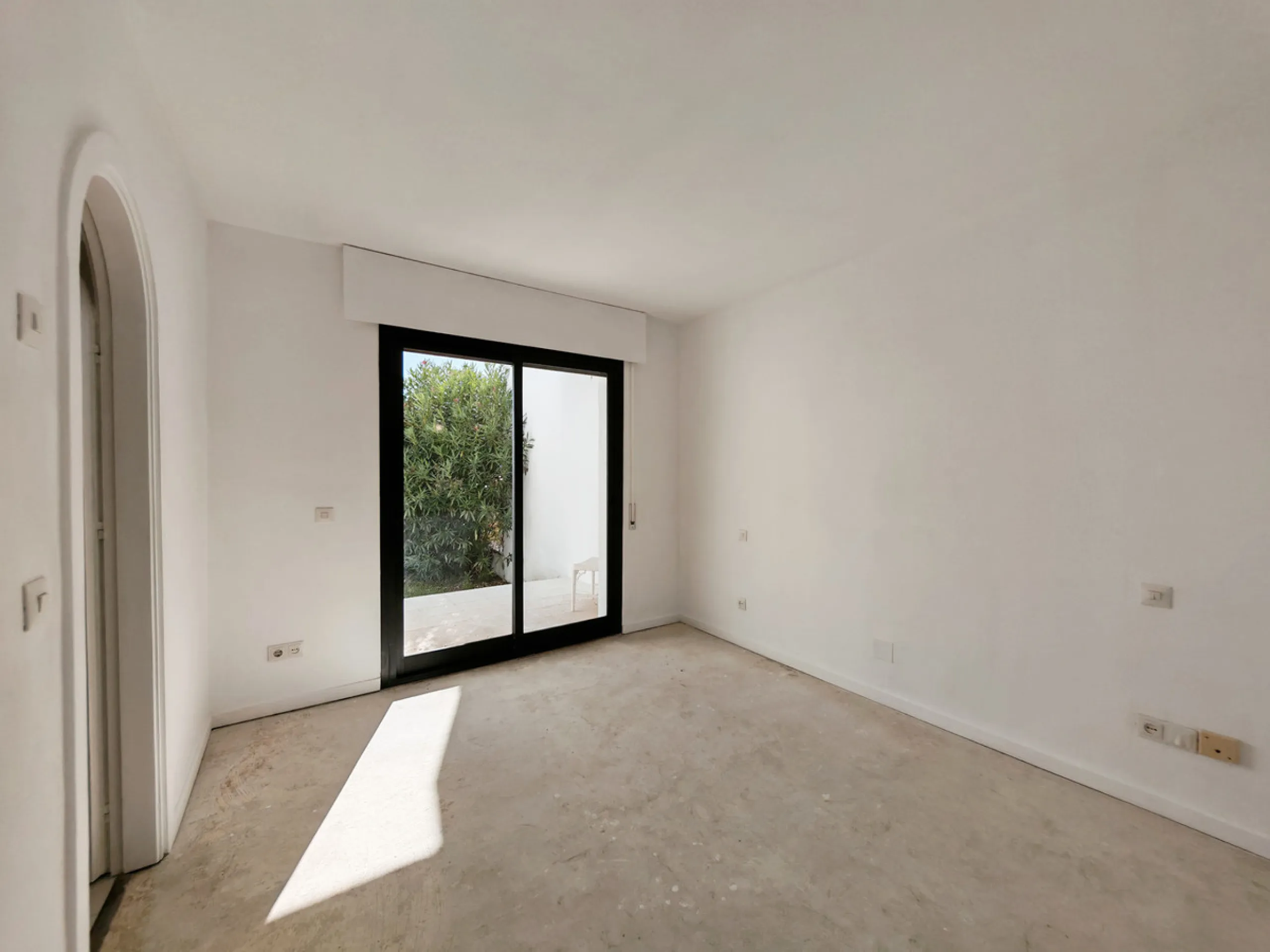 House - Townhouse в продаже в Marbella, Málaga. В доме 2 спален и 3 ванных комнат. Площадь дома 123 м². Площадь участка 175 м²