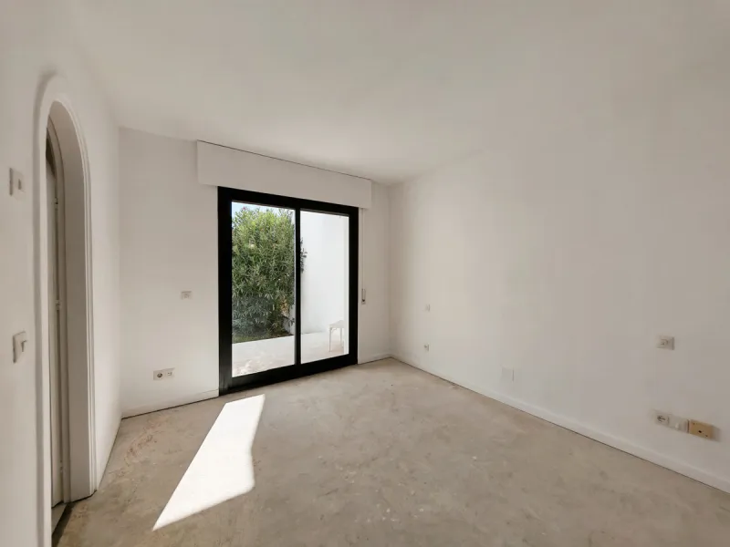 House - Townhouse в продаже в Marbella, Málaga. В доме 2 спален и 3 ванных комнат. Площадь дома 123 м². Площадь участка 175 м²