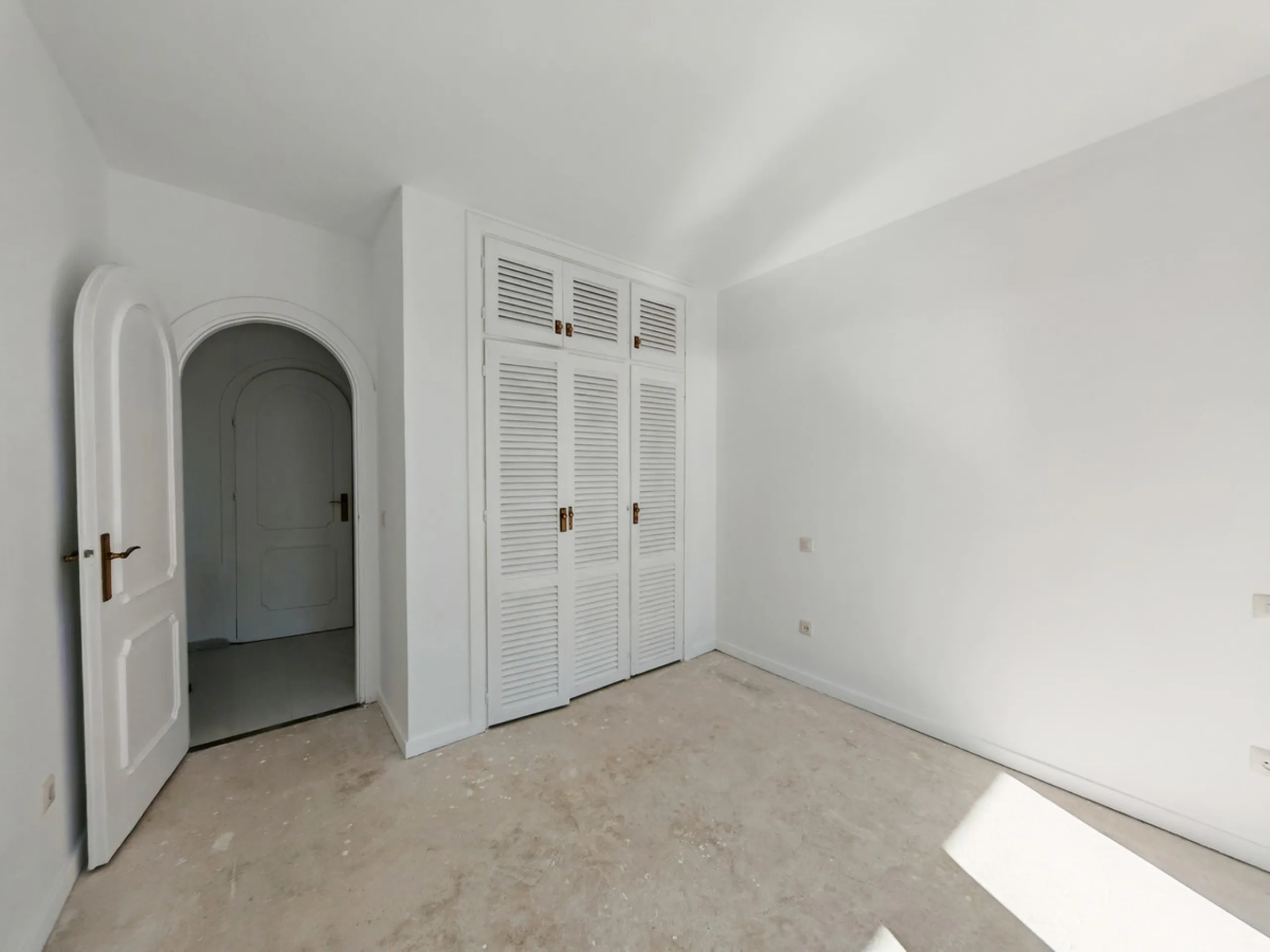 House - Townhouse в продаже в Marbella, Málaga. В доме 2 спален и 3 ванных комнат. Площадь дома 123 м². Площадь участка 175 м²