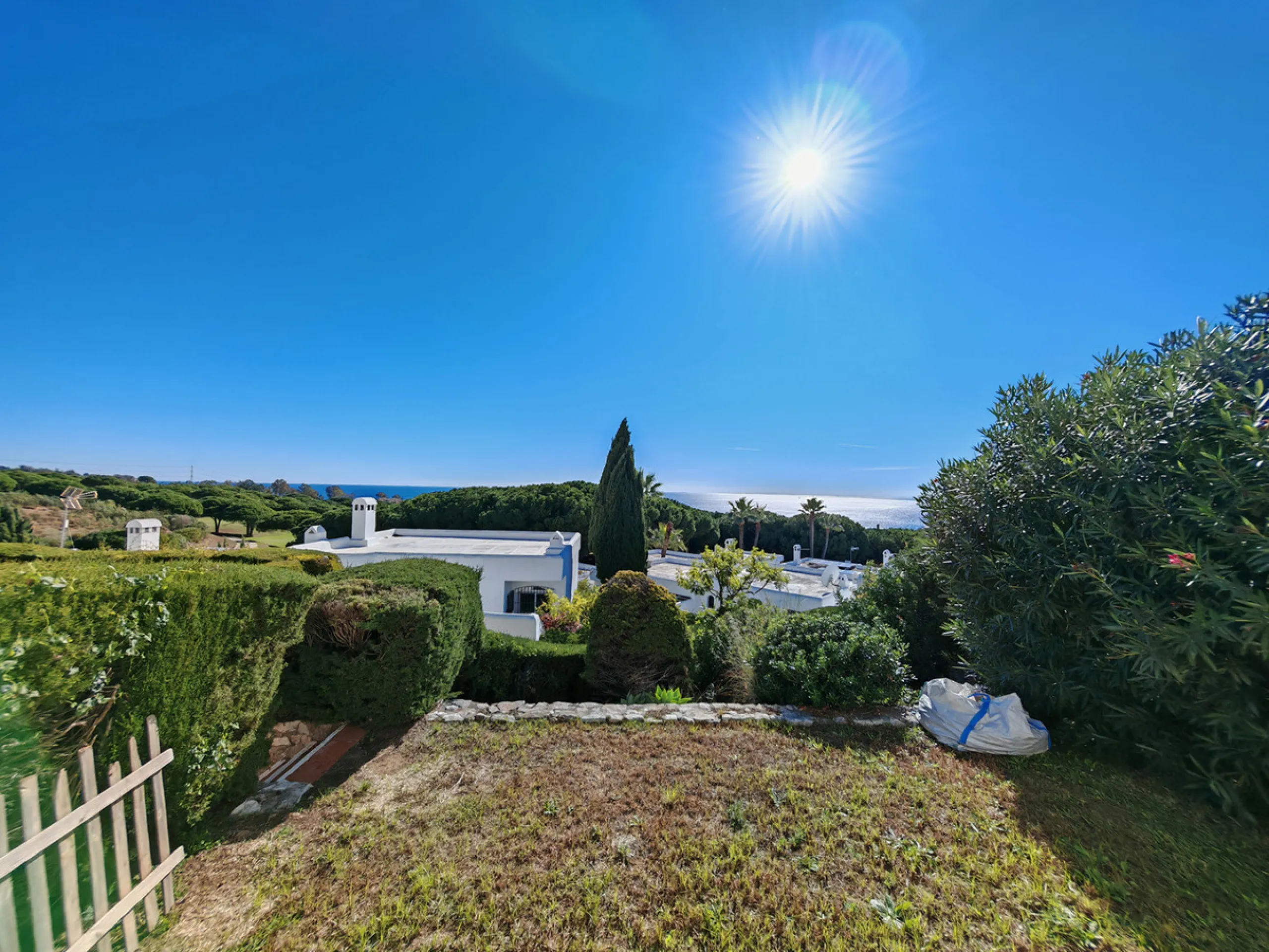 House - Townhouse в продаже в Marbella, Málaga. В доме 2 спален и 3 ванных комнат. Площадь дома 123 м². Площадь участка 175 м²