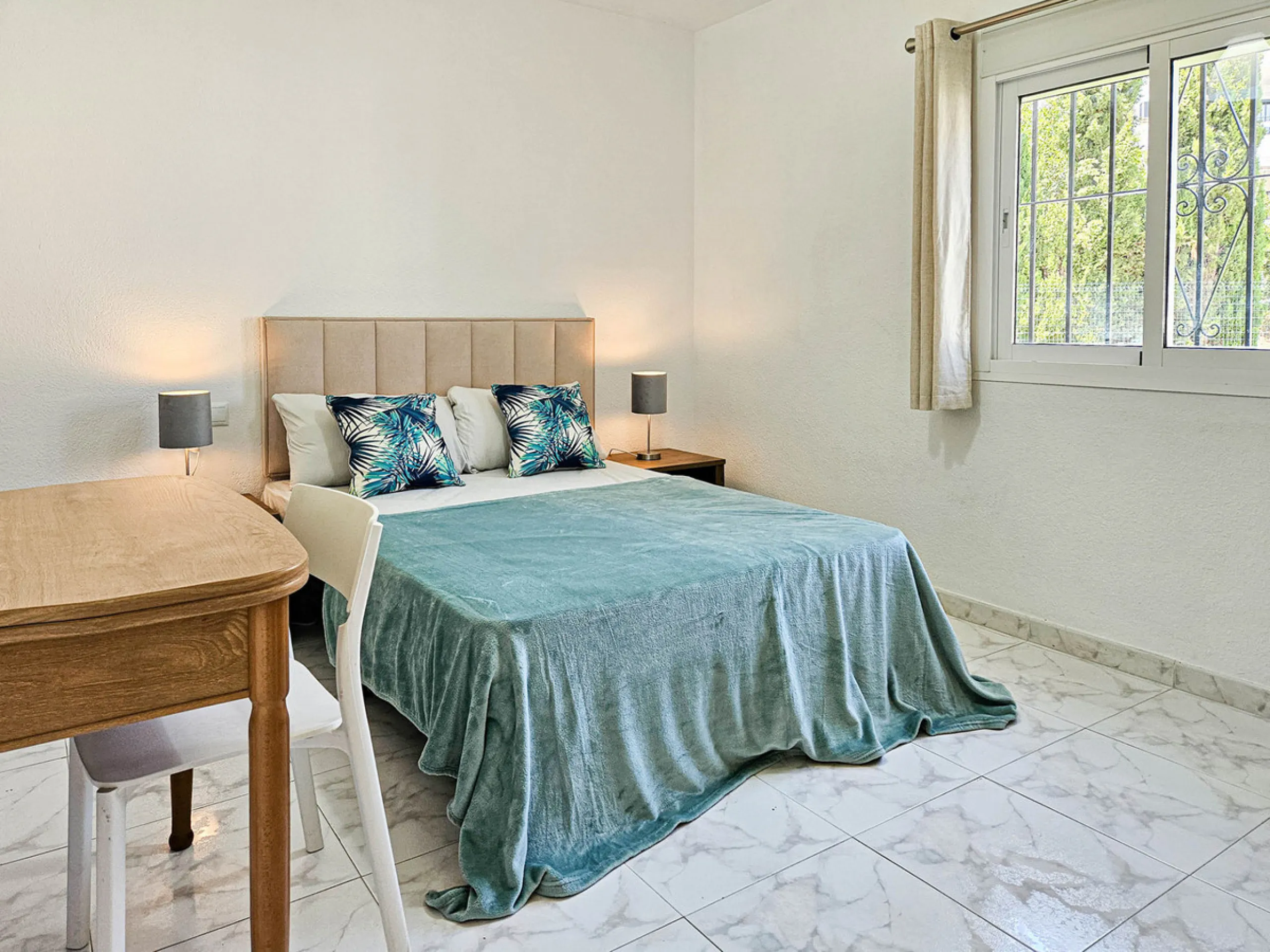 Villa for sale in , Mijas Costa with 4 bedrooms, 3 bathrooms, 1 toilet and with orientation south, with private swimming pool, private garage and private garden. Regarding property dimensions, it has 352 m² built and 775 m² plot. Has the following facilit