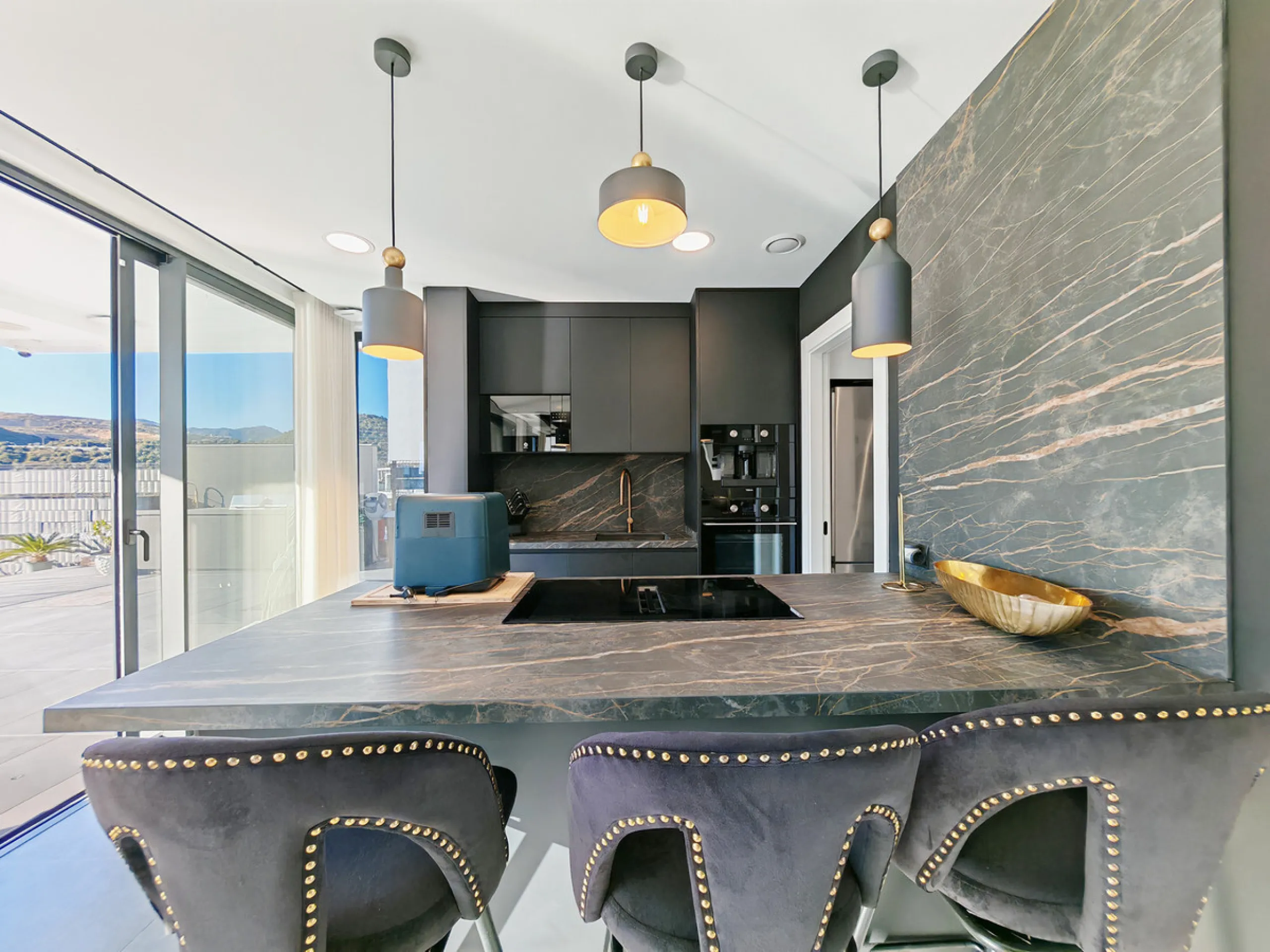 Villa for sale in Valle Romano, Estepona with 4 bedrooms, 3 bathrooms, 1 on suite bathroom, 1 toilet and with orientation west, with private swimming pool, private garage (1 parking spaces) and private garden. Regarding property dimensions, it has 316 m² 