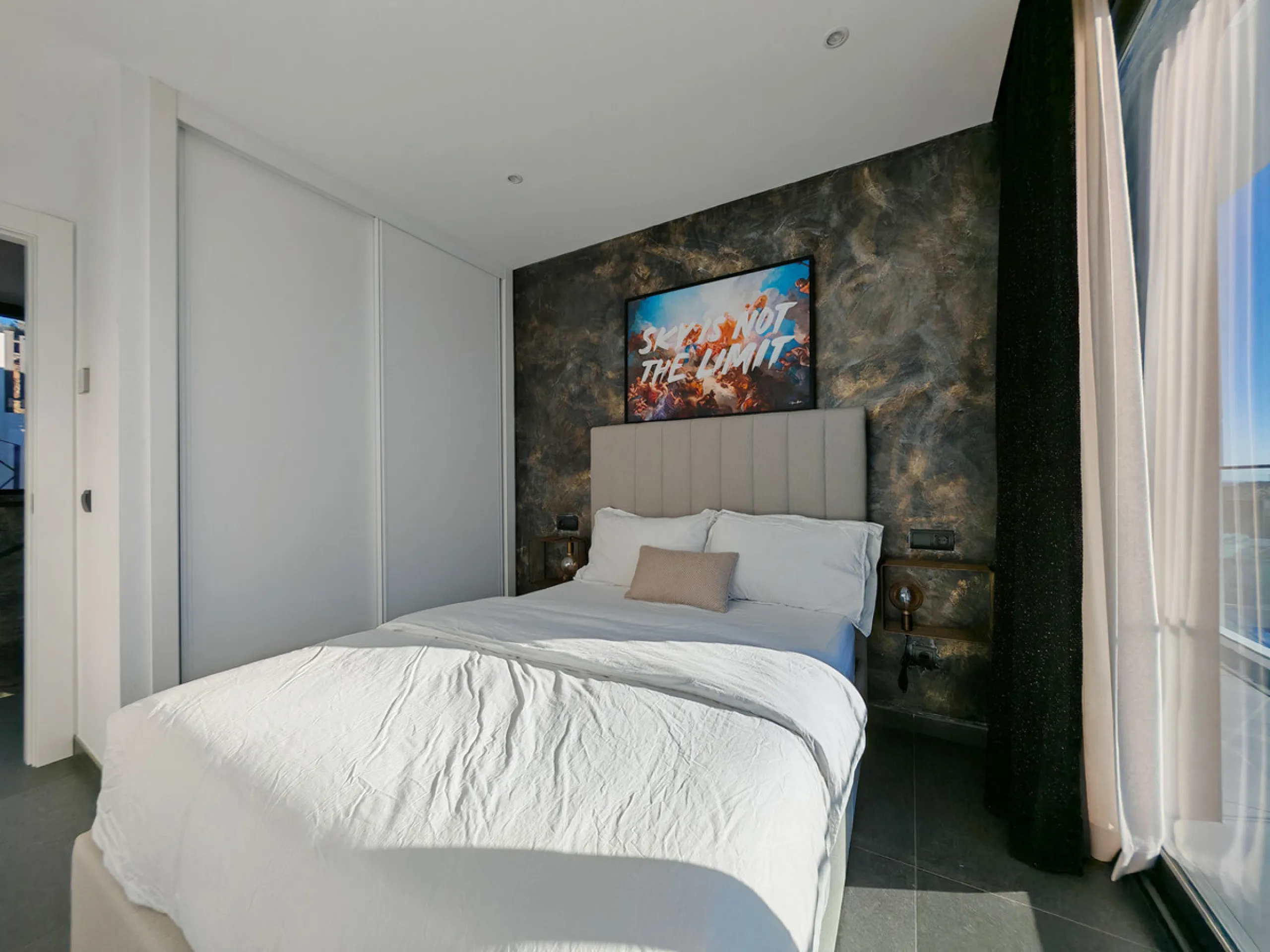 Villa for sale in Valle Romano, Estepona with 4 bedrooms, 3 bathrooms, 1 on suite bathroom, 1 toilet and with orientation west, with private swimming pool, private garage (1 parking spaces) and private garden. Regarding property dimensions, it has 316 m² 