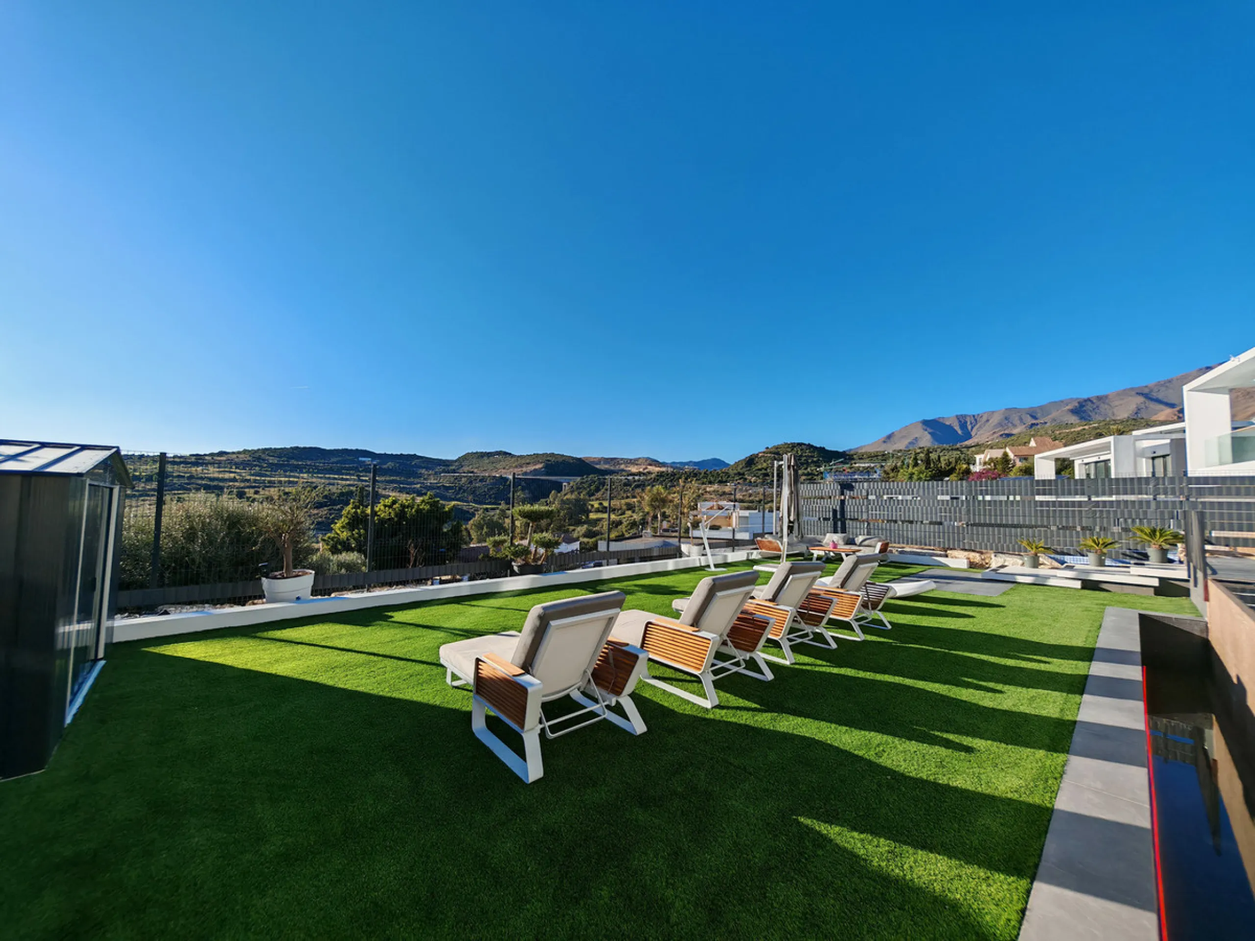 Villa for sale in Valle Romano, Estepona with 4 bedrooms, 3 bathrooms, 1 on suite bathroom, 1 toilet and with orientation west, with private swimming pool, private garage (1 parking spaces) and private garden. Regarding property dimensions, it has 316 m² 