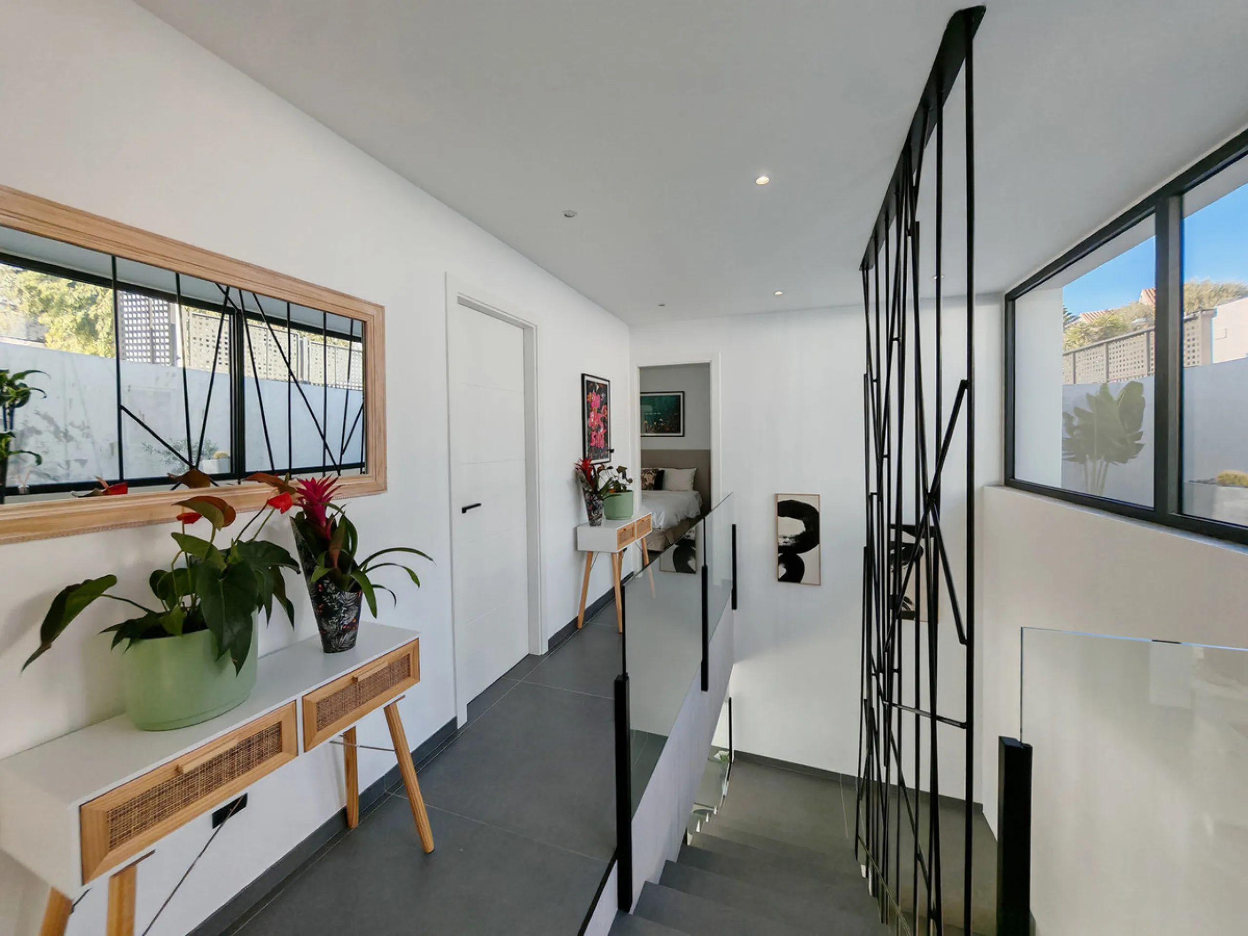 House - Detached Villa в продаже в Estepona, Málaga. В доме 4 спален и 4 ванных комнат. Площадь дома 316 м². Площадь участка 495 м²