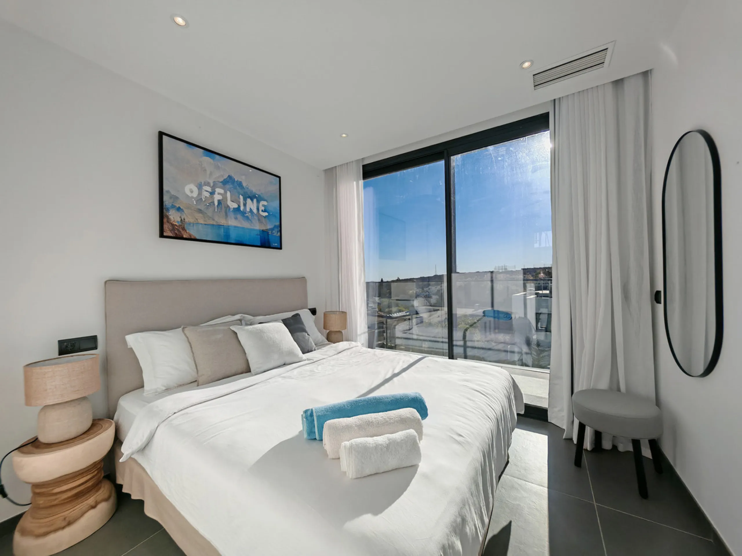 House - Detached Villa в продаже в Estepona, Málaga. В доме 4 спален и 4 ванных комнат. Площадь дома 316 м². Площадь участка 495 м²