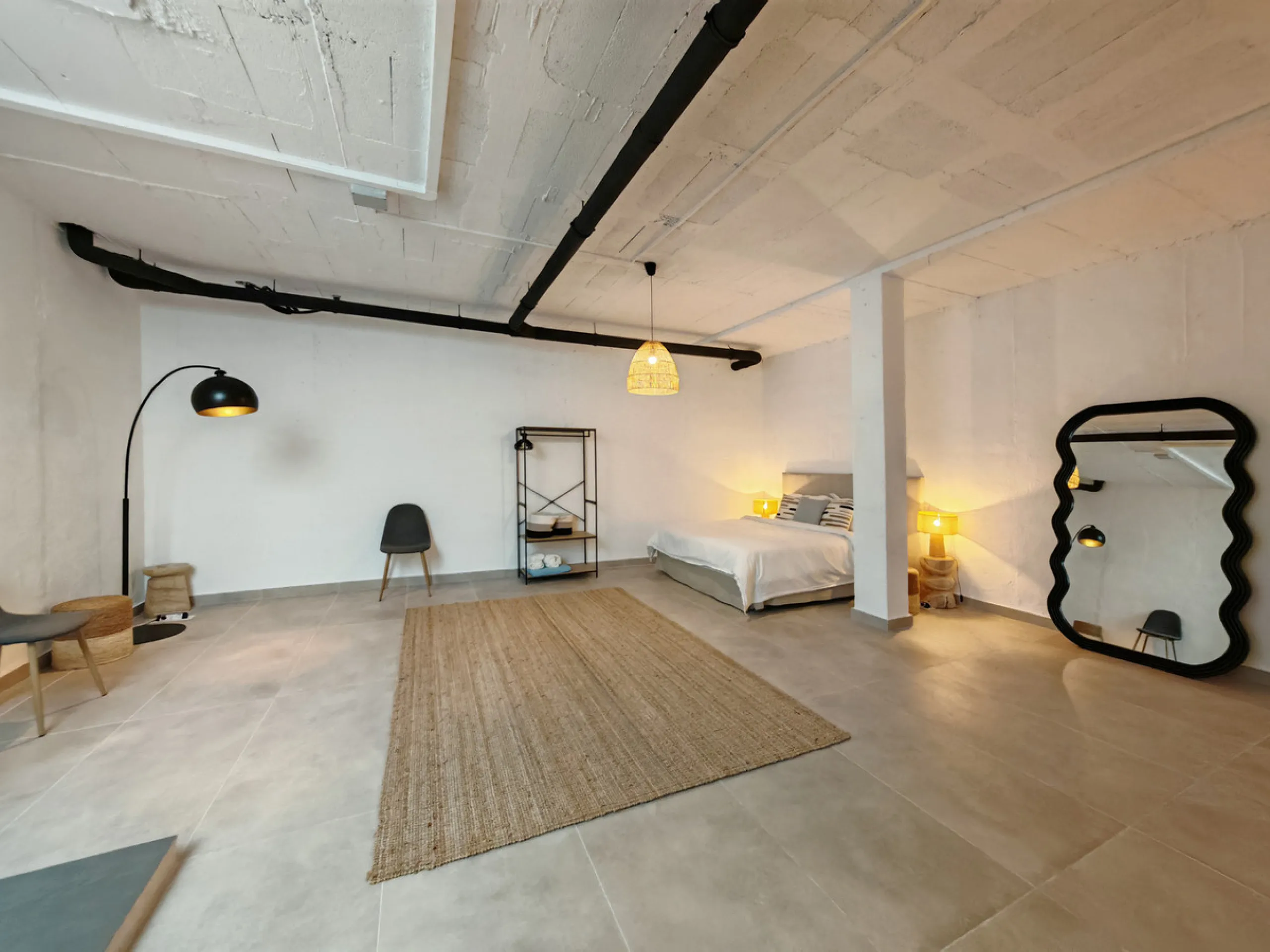 House - Detached Villa в продаже в Estepona, Málaga. В доме 4 спален и 4 ванных комнат. Площадь дома 316 м². Площадь участка 495 м²