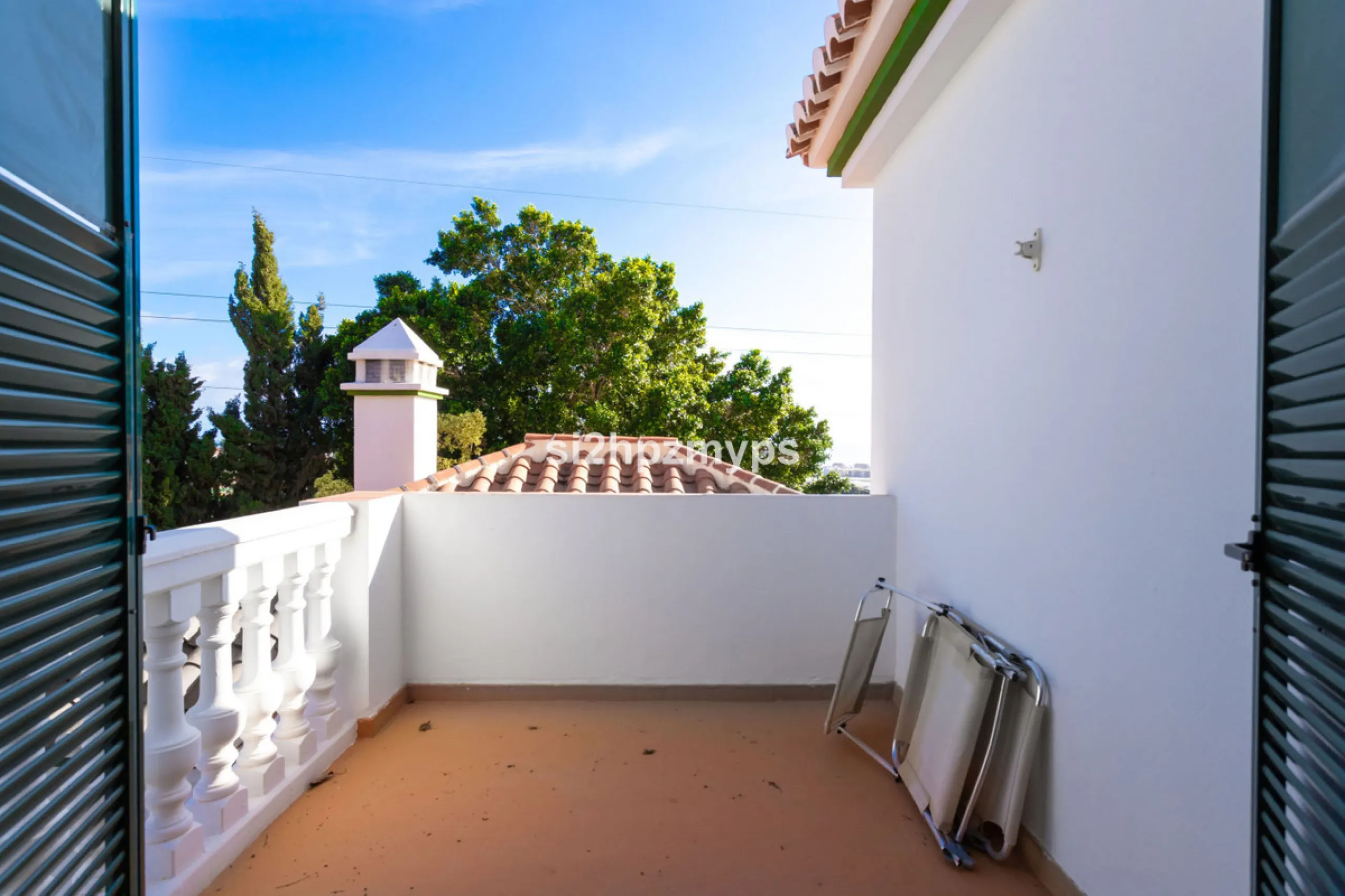 Große Villa in Torrox mit Tennisplatz und guten Geschäftsmöglichkeiten