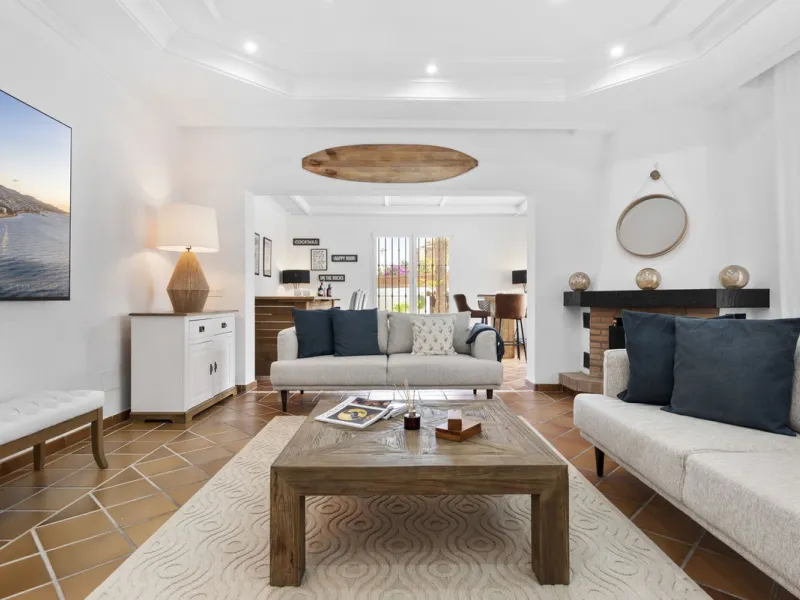 Nestled in the serene Las Chapas Playa,  300 meters from the sandy shores, awaits a stunning 5-bedroom, 6 bathroom villa. This idyllic property is conveniently situated just a 5-minute drive from Marbella Centre and a 40-minute journey from Malaga Airport