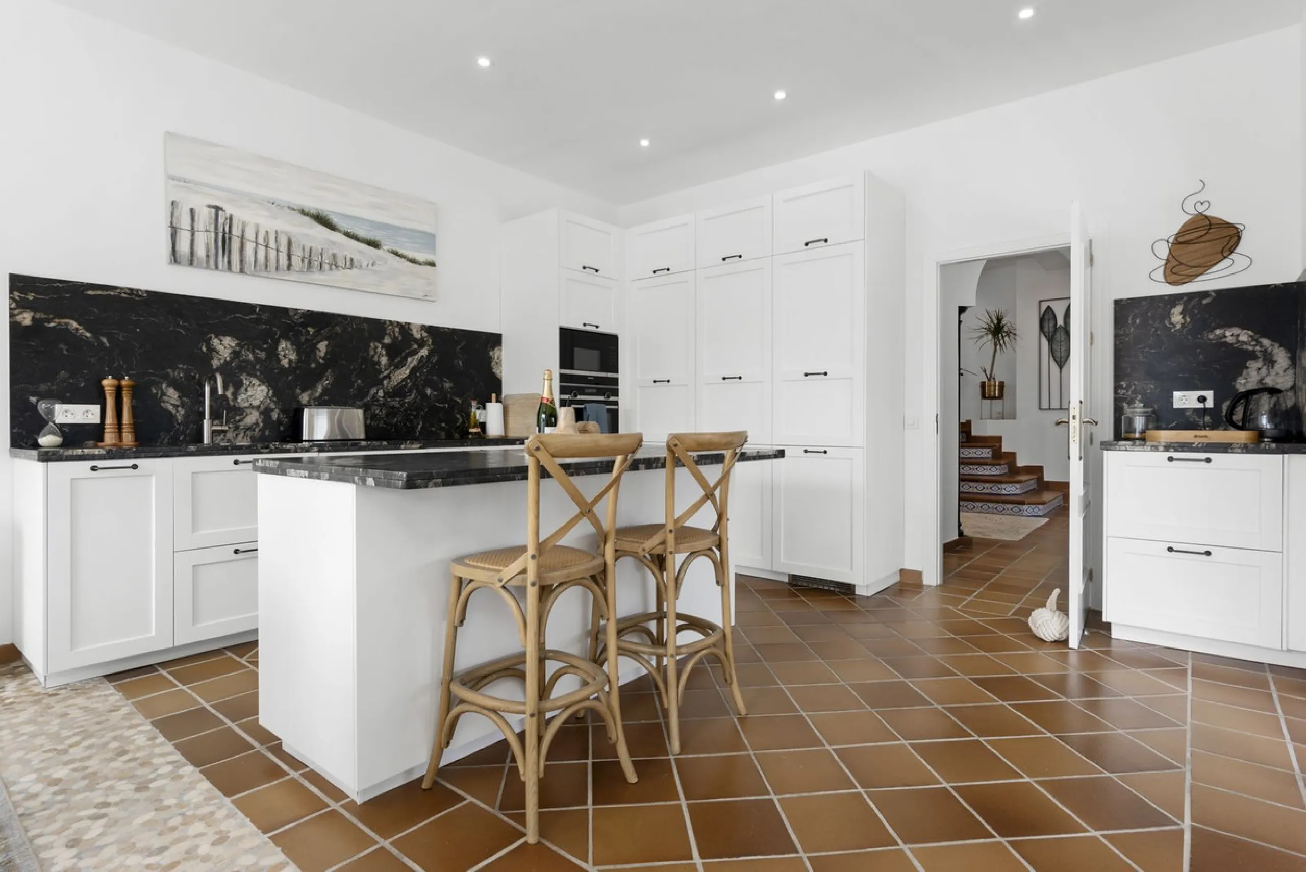 Nestled in the serene Las Chapas Playa,  300 meters from the sandy shores, awaits a stunning 5-bedroom, 6 bathroom villa. This idyllic property is conveniently situated just a 5-minute drive from Marbella Centre and a 40-minute journey from Malaga Airport