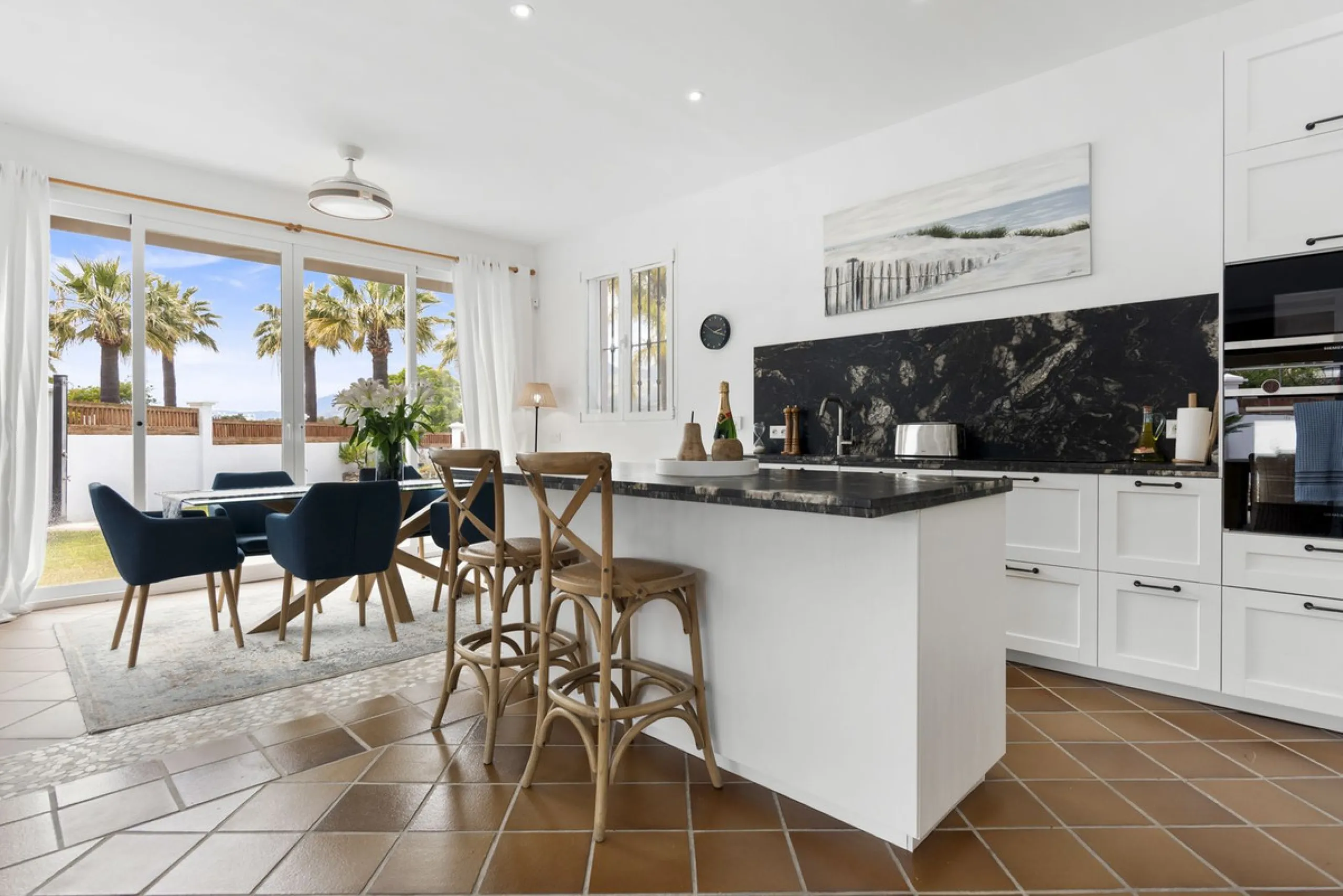 Nestled in the serene Las Chapas Playa,  300 meters from the sandy shores, awaits a stunning 5-bedroom, 6 bathroom villa. This idyllic property is conveniently situated just a 5-minute drive from Marbella Centre and a 40-minute journey from Malaga Airport
