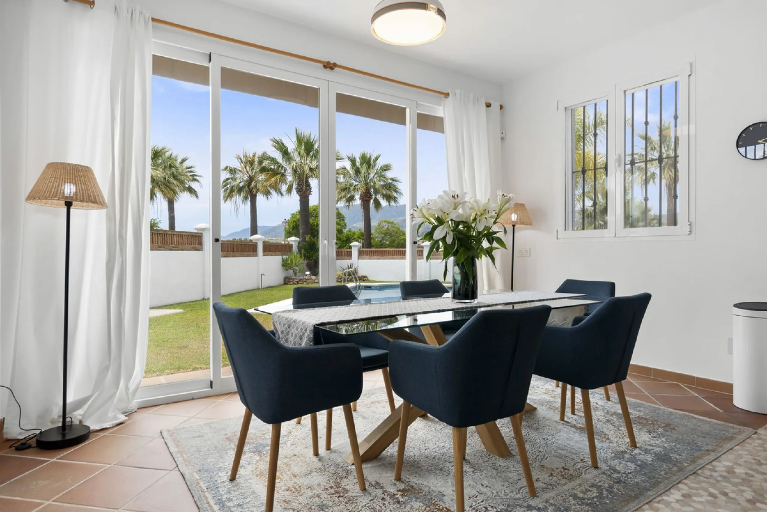 Nestled in the serene Las Chapas Playa,  300 meters from the sandy shores, awaits a stunning 5-bedroom, 6 bathroom villa. This idyllic property is conveniently situated just a 5-minute drive from Marbella Centre and a 40-minute journey from Malaga Airport