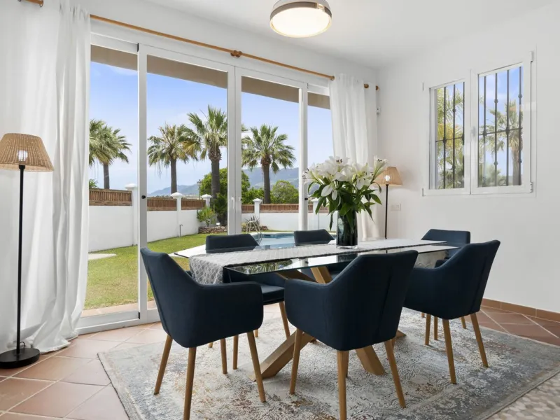 Nestled in the serene Las Chapas Playa,  300 meters from the sandy shores, awaits a stunning 5-bedroom, 6 bathroom villa. This idyllic property is conveniently situated just a 5-minute drive from Marbella Centre and a 40-minute journey from Malaga Airport