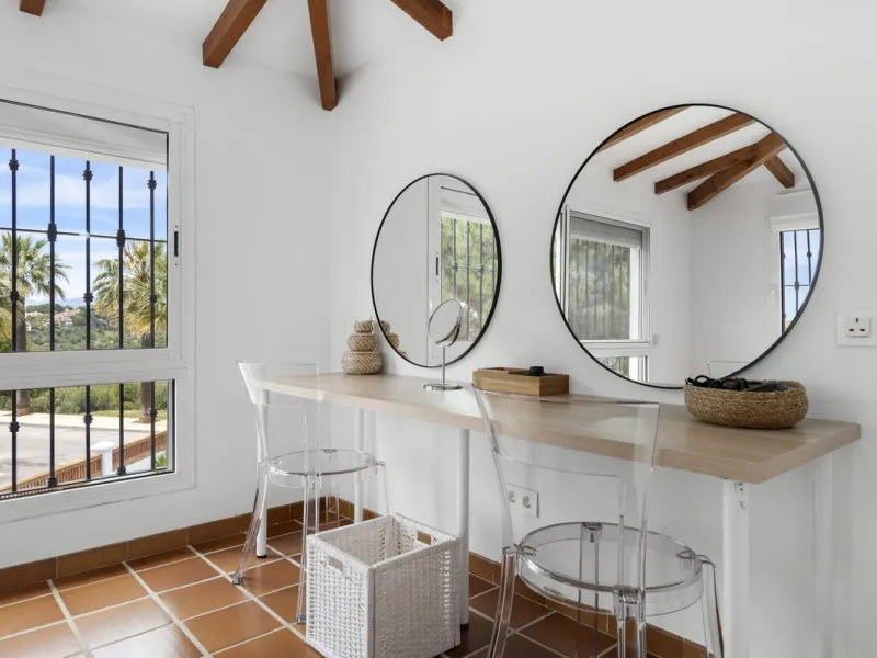 Nestled in the serene Las Chapas Playa,  300 meters from the sandy shores, awaits a stunning 5-bedroom, 6 bathroom villa. This idyllic property is conveniently situated just a 5-minute drive from Marbella Centre and a 40-minute journey from Malaga Airport