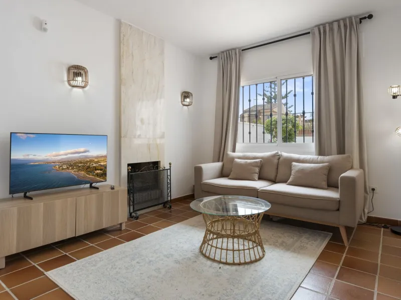 Nestled in the serene Las Chapas Playa,  300 meters from the sandy shores, awaits a stunning 5-bedroom, 6 bathroom villa. This idyllic property is conveniently situated just a 5-minute drive from Marbella Centre and a 40-minute journey from Malaga Airport