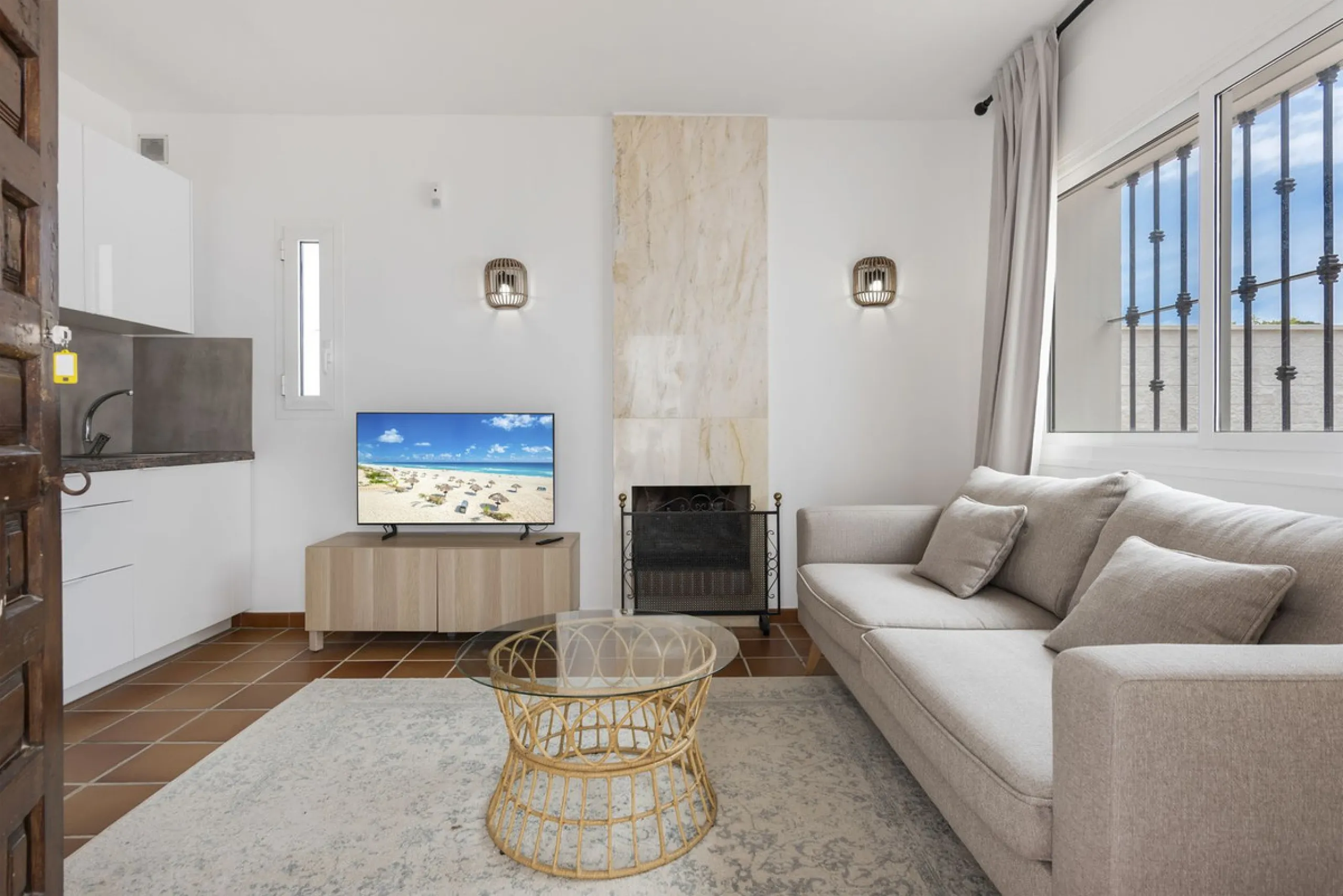 Nestled in the serene Las Chapas Playa,  300 meters from the sandy shores, awaits a stunning 5-bedroom, 6 bathroom villa. This idyllic property is conveniently situated just a 5-minute drive from Marbella Centre and a 40-minute journey from Malaga Airport