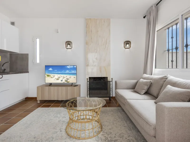 Nestled in the serene Las Chapas Playa,  300 meters from the sandy shores, awaits a stunning 5-bedroom, 6 bathroom villa. This idyllic property is conveniently situated just a 5-minute drive from Marbella Centre and a 40-minute journey from Malaga Airport