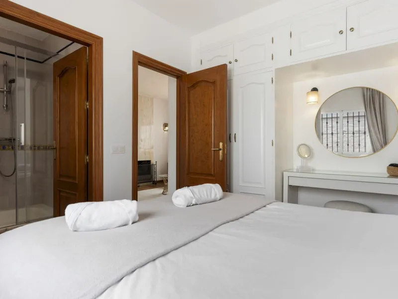 Nestled in the serene Las Chapas Playa,  300 meters from the sandy shores, awaits a stunning 5-bedroom, 6 bathroom villa. This idyllic property is conveniently situated just a 5-minute drive from Marbella Centre and a 40-minute journey from Malaga Airport