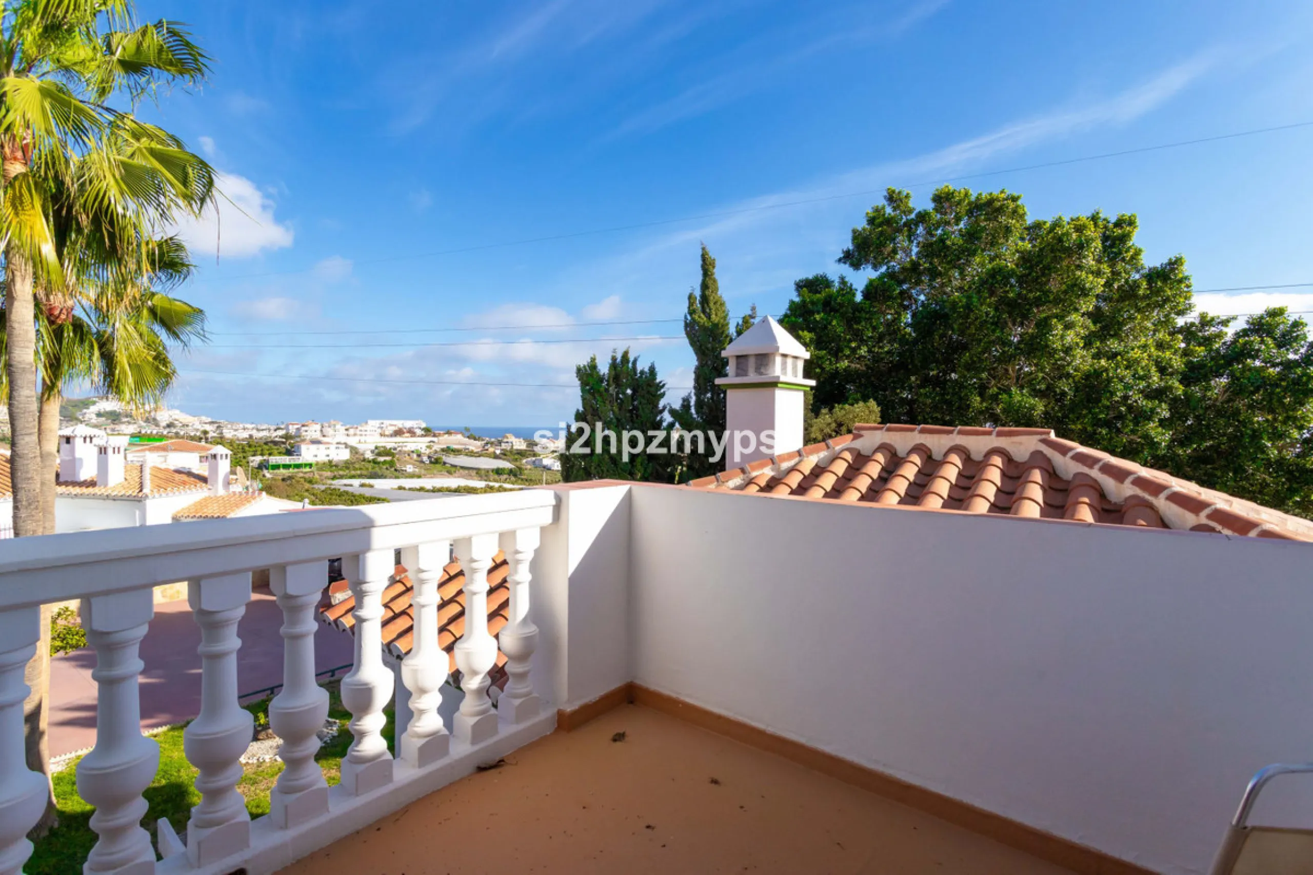 Große Villa in Torrox mit Tennisplatz und guten Geschäftsmöglichkeiten