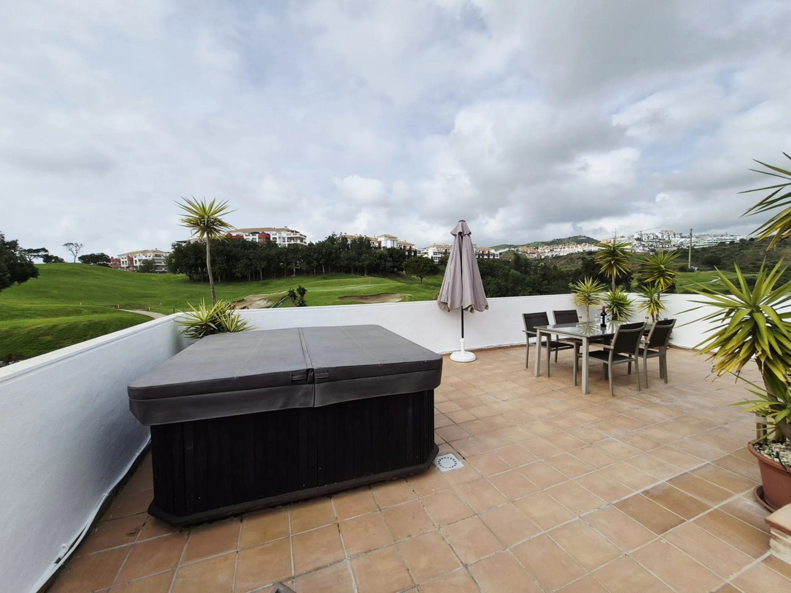 ABSOLUTELY STUNNING PENTHOUSE WITH MAGNIFICENT VIEWS AND A UNIQUE URBAN LOFT-STYLE DESIGN WITH PRIVATE LIFT ENTRY DIRECTLY INTO THE APARTMENT. FROM THE MOMENT YOU ENTER THE APARTMENT YOU NOTICE THE INCREDIBLE LIGHT AND SENSE OF SPACE CREATED BY THE DOUBLE