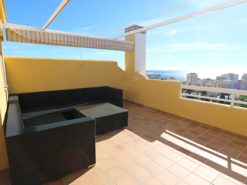 Very nice townhouse in Torreblanca with spectacular views of the sea and the city!