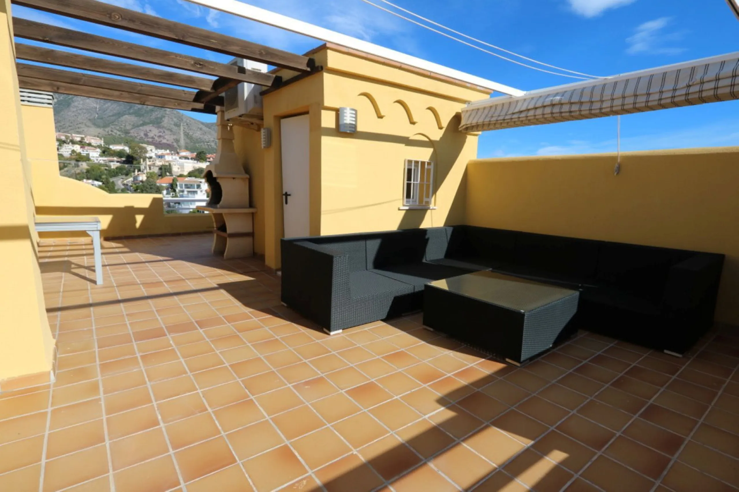 Very nice townhouse in Torreblanca with spectacular views of the sea and the city!