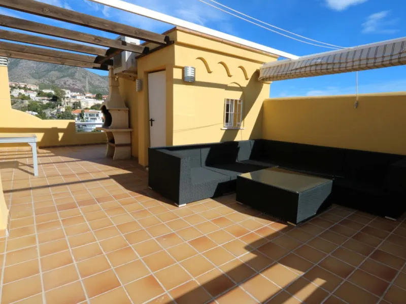 Very nice townhouse in Torreblanca with spectacular views of the sea and the city!