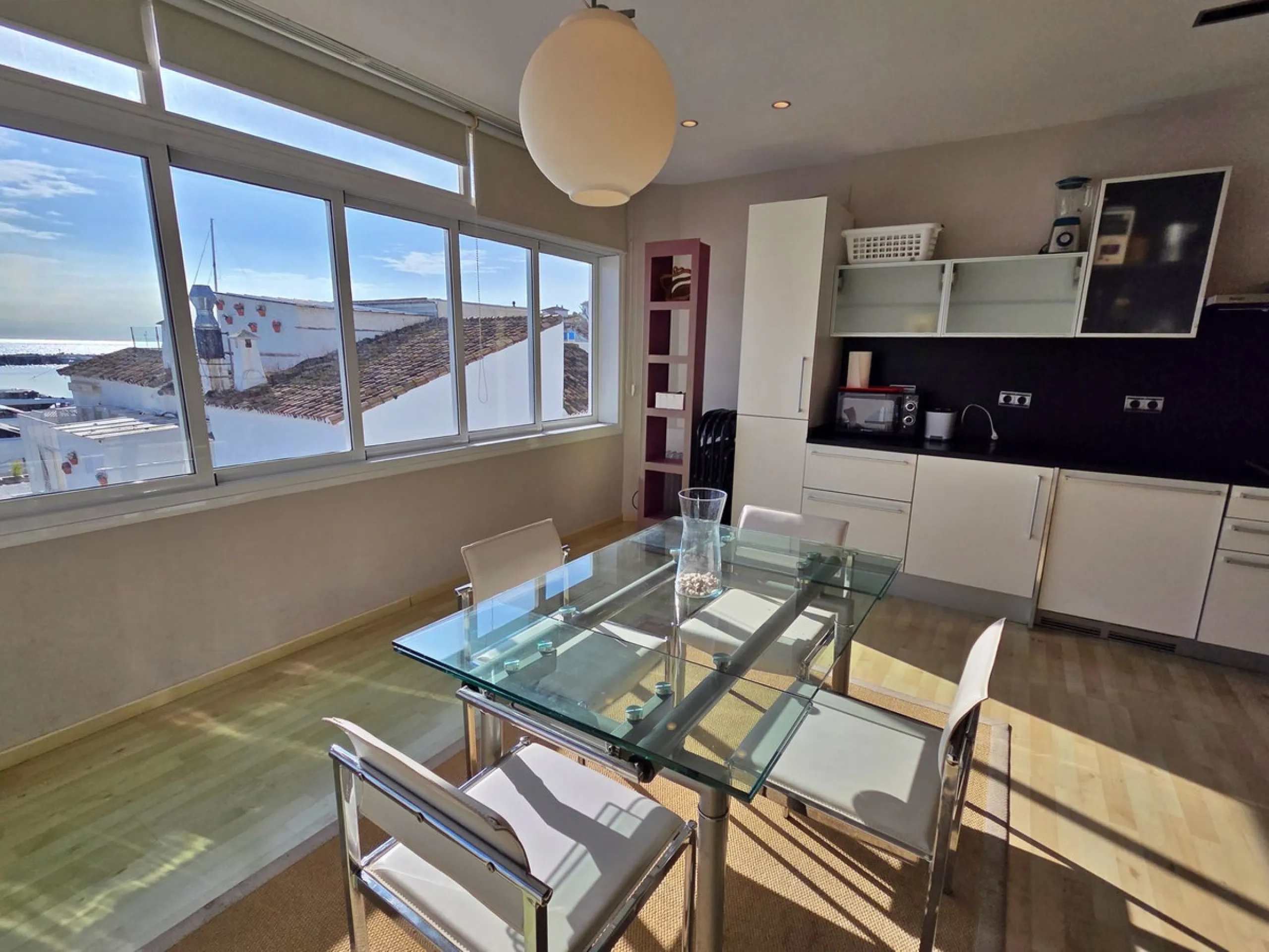 Located in Puerto Banús, Muelle Ribera, on the second line of the marina, this spacious 75 m² studio offers an excellent opportunity to create a bespoke home in one of Marbella's most iconic locations.