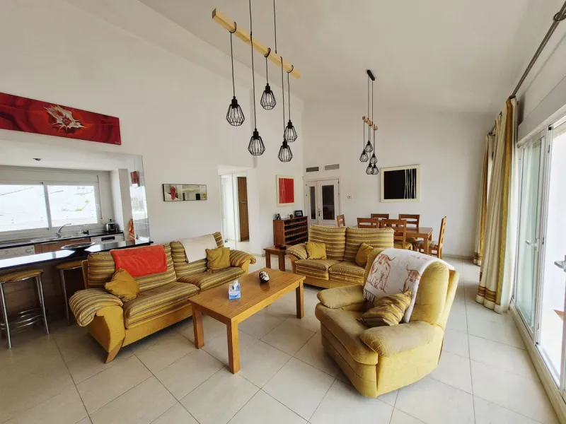 ABSOLUTELY STUNNING PENTHOUSE WITH MAGNIFICENT VIEWS AND A UNIQUE URBAN LOFT-STYLE DESIGN WITH PRIVATE LIFT ENTRY DIRECTLY INTO THE APARTMENT. FROM THE MOMENT YOU ENTER THE APARTMENT YOU NOTICE THE INCREDIBLE LIGHT AND SENSE OF SPACE CREATED BY THE DOUBLE