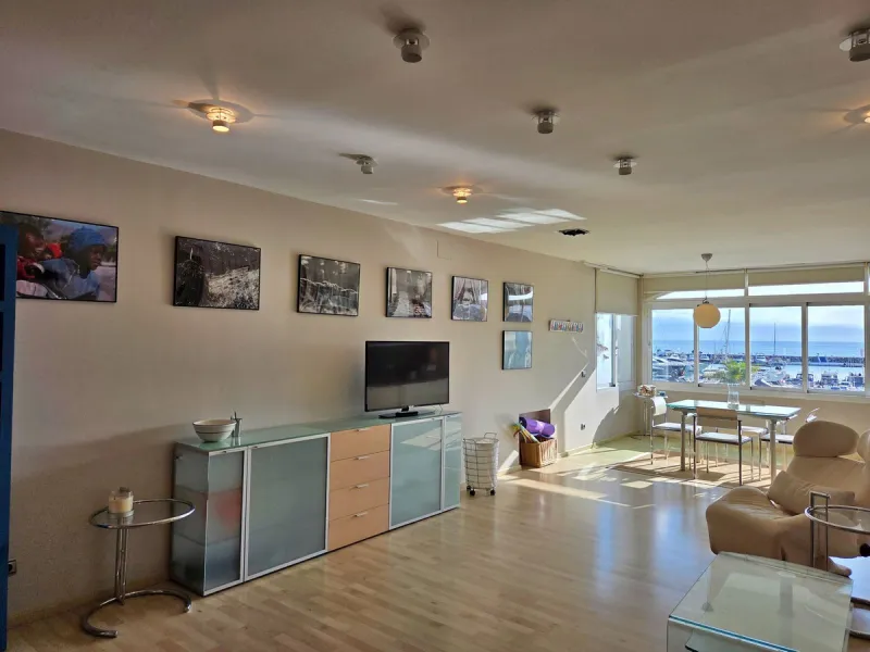 Located in Puerto Banús, Muelle Ribera, on the second line of the marina, this spacious 75 m² studio offers an excellent opportunity to create a bespoke home in one of Marbella's most iconic locations.