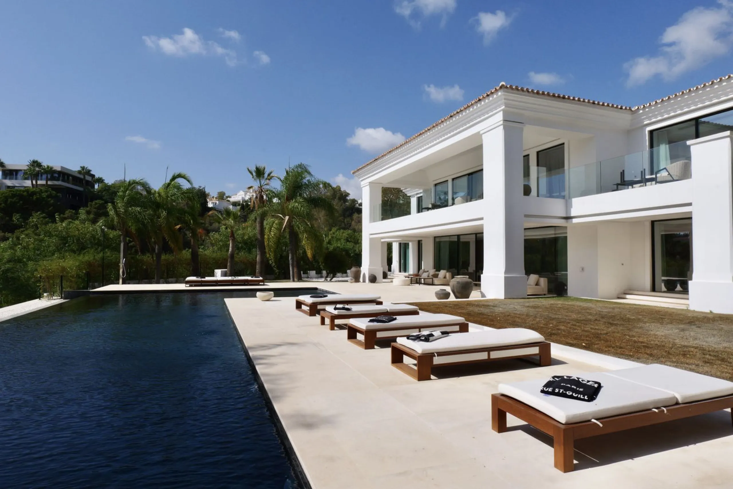 Möblierte Luxusvilla mit Meer- und Bergblick in Benahavís