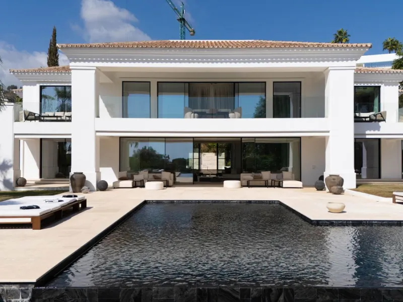 Möblierte Luxusvilla mit Meer- und Bergblick in Benahavís