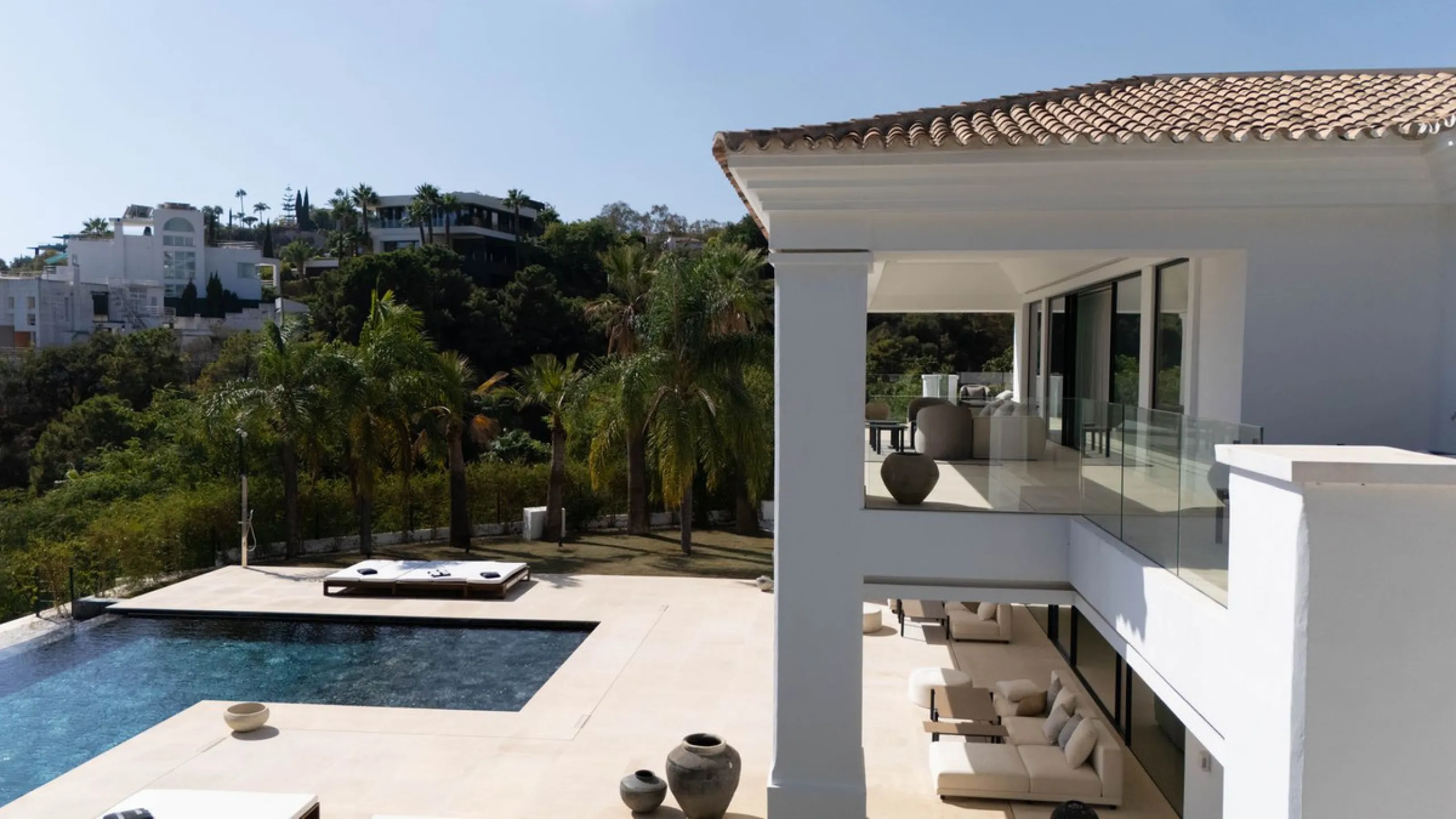 Möblierte Luxusvilla mit Meer- und Bergblick in Benahavís