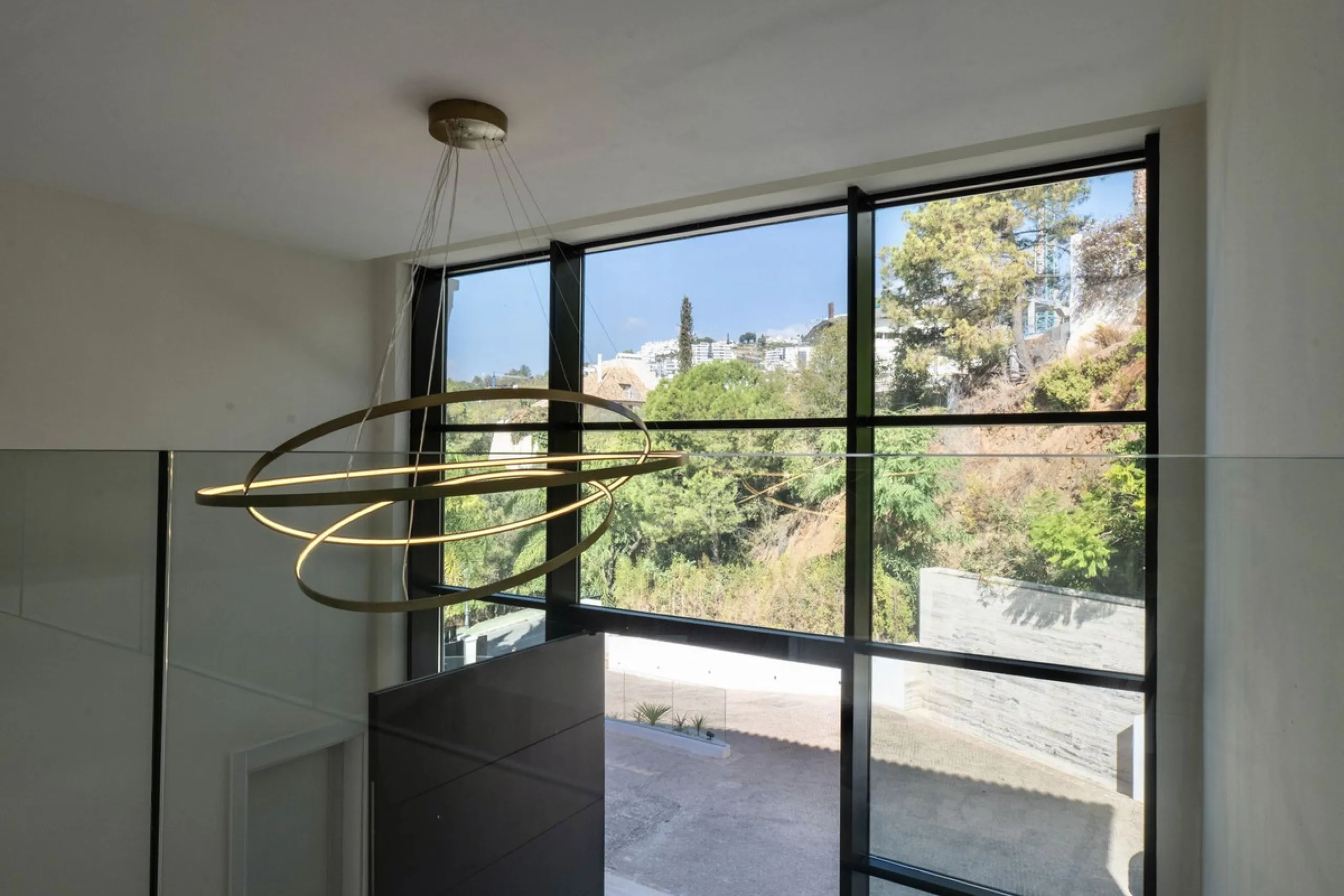 Möblierte Luxusvilla mit Meer- und Bergblick in Benahavís